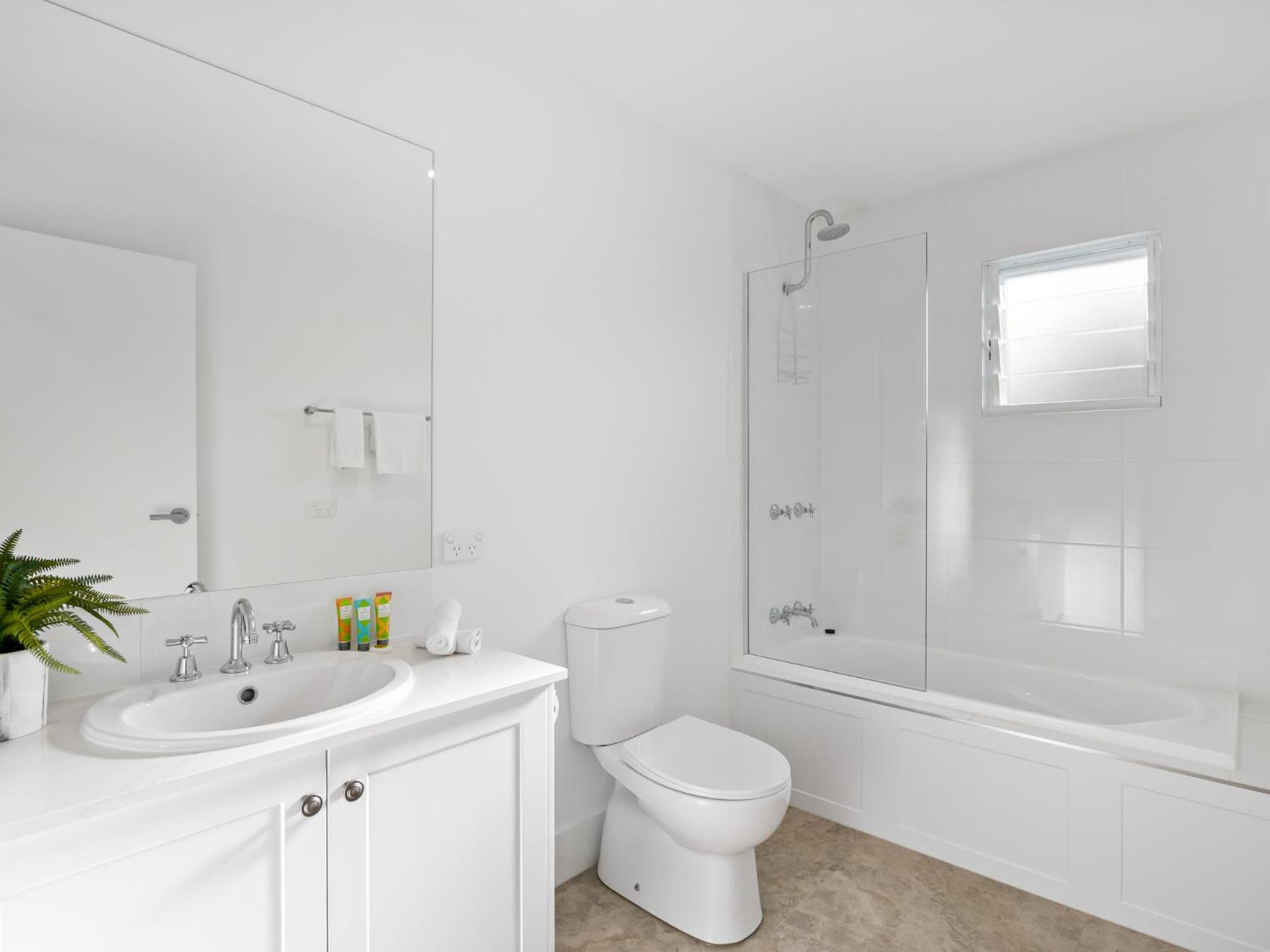 Beach City 3 Bedroom Modern Townhouse