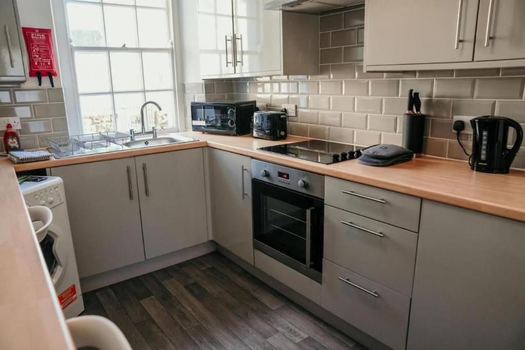 The Georgian Townhouse - 4 Bedrooms - Sleeps 9 view 5