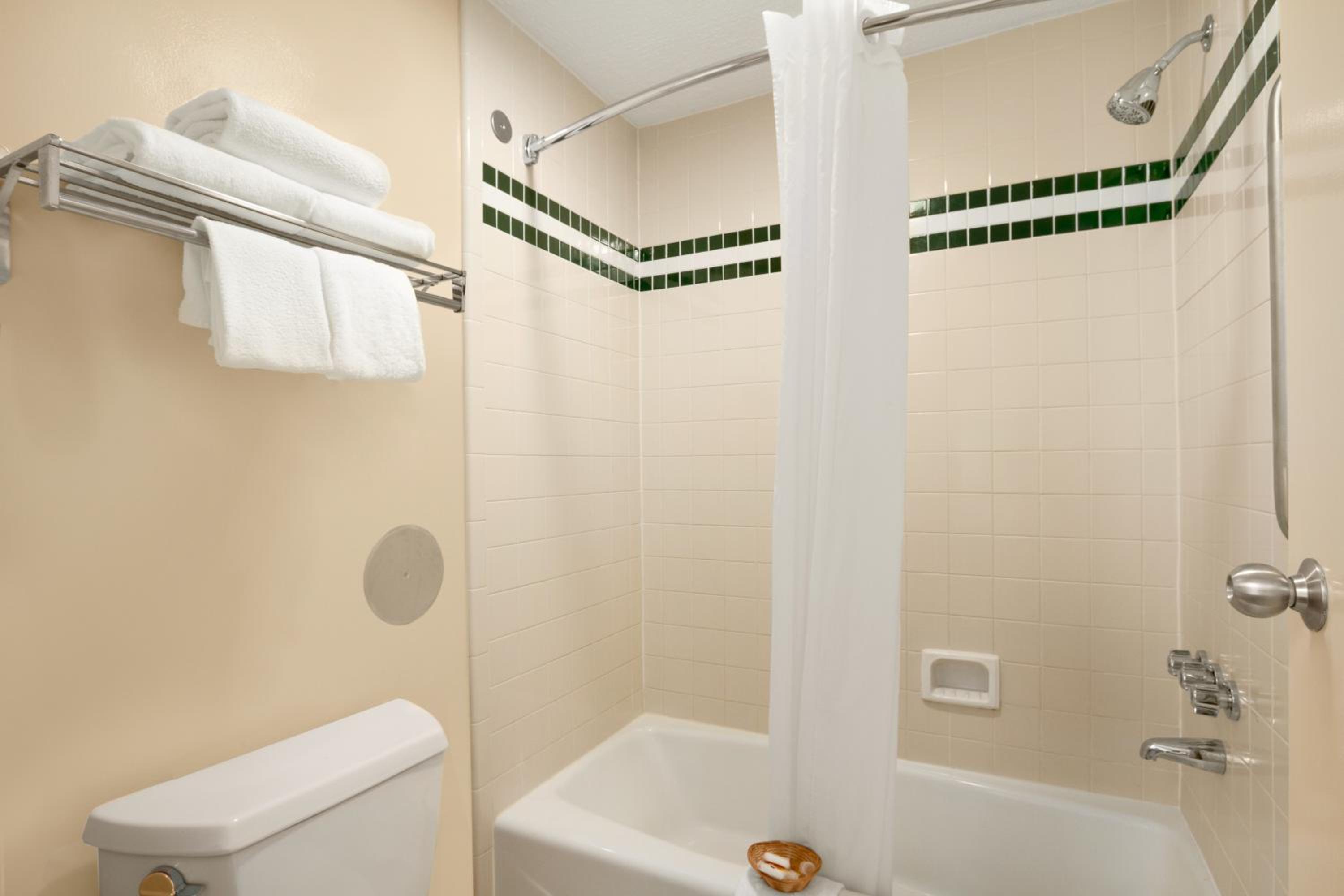 Days Inn by Wyndham Alexander City - Property Image 6