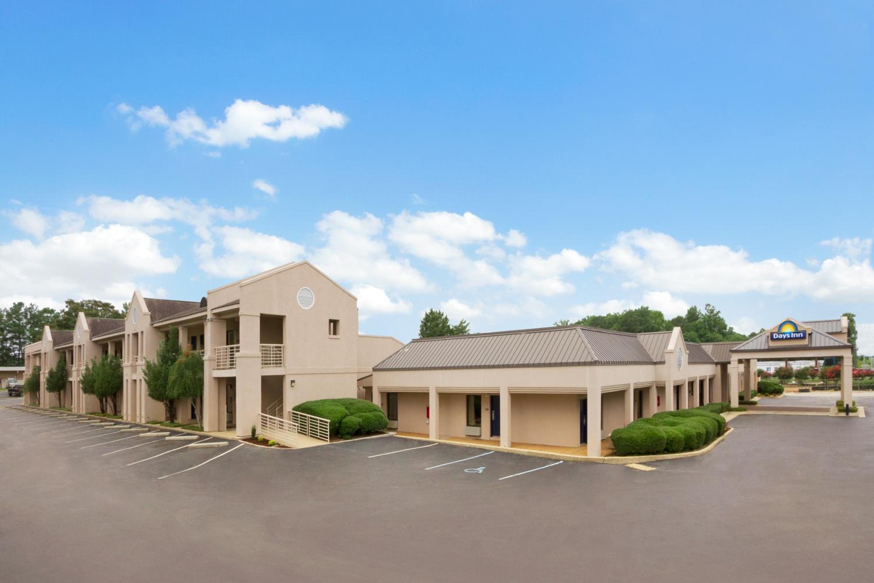 Days Inn by Wyndham Alexander City - Property Image 11