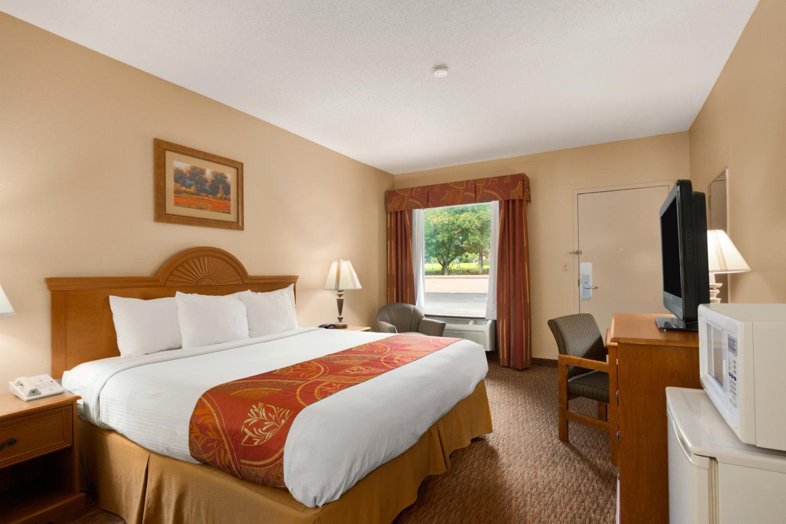 Days Inn by Wyndham Alexander City - Property Image 16