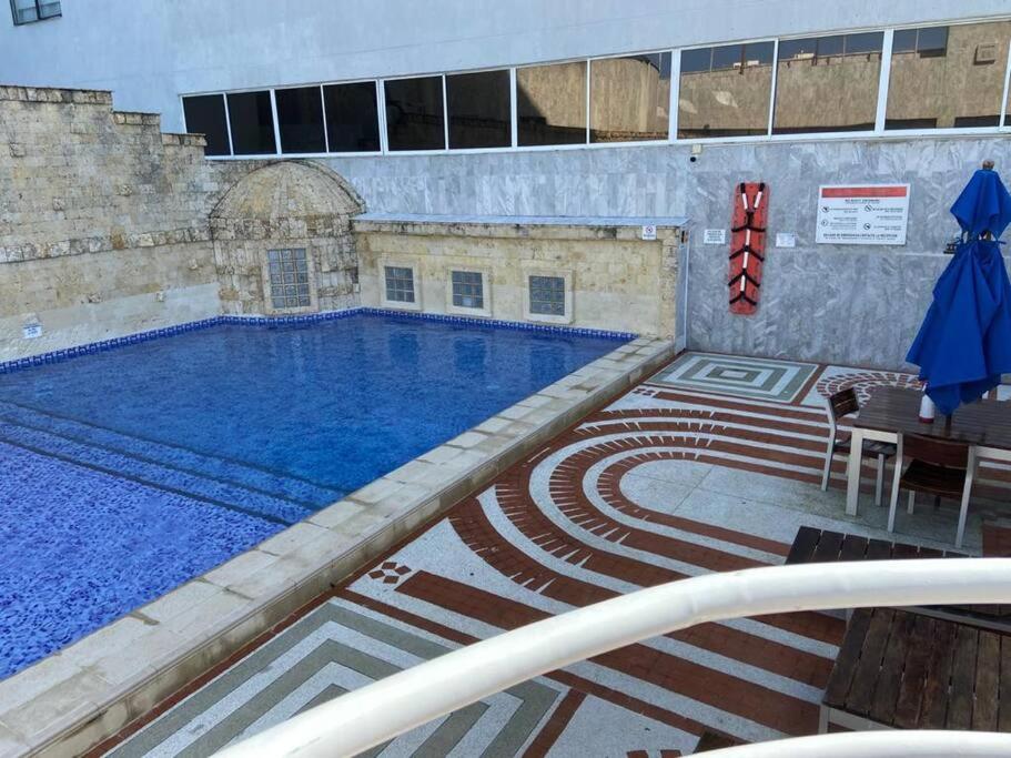 Lujoso apto con balcón, vista al mar y playa privada
