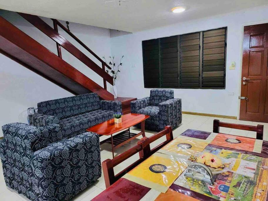 Cozy, Comfortable, Family Home. - view 10
