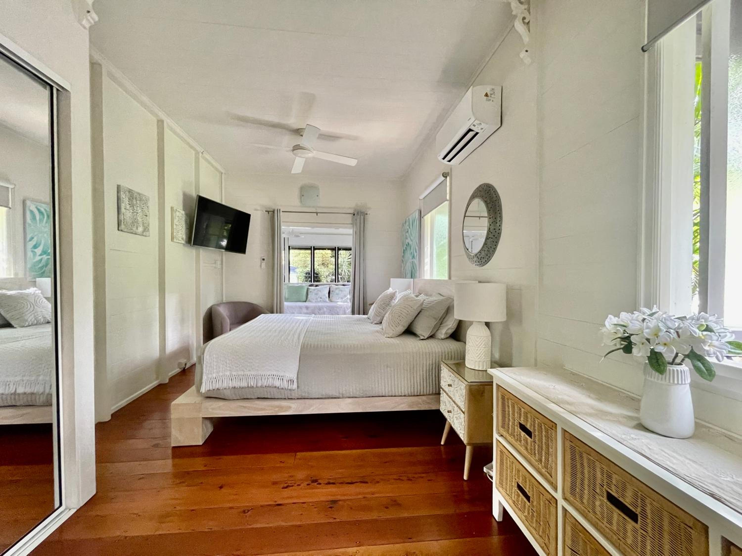 Sweet Creek Cottage, Palm Cove, 200m to Beach, Heated Pool, Pets