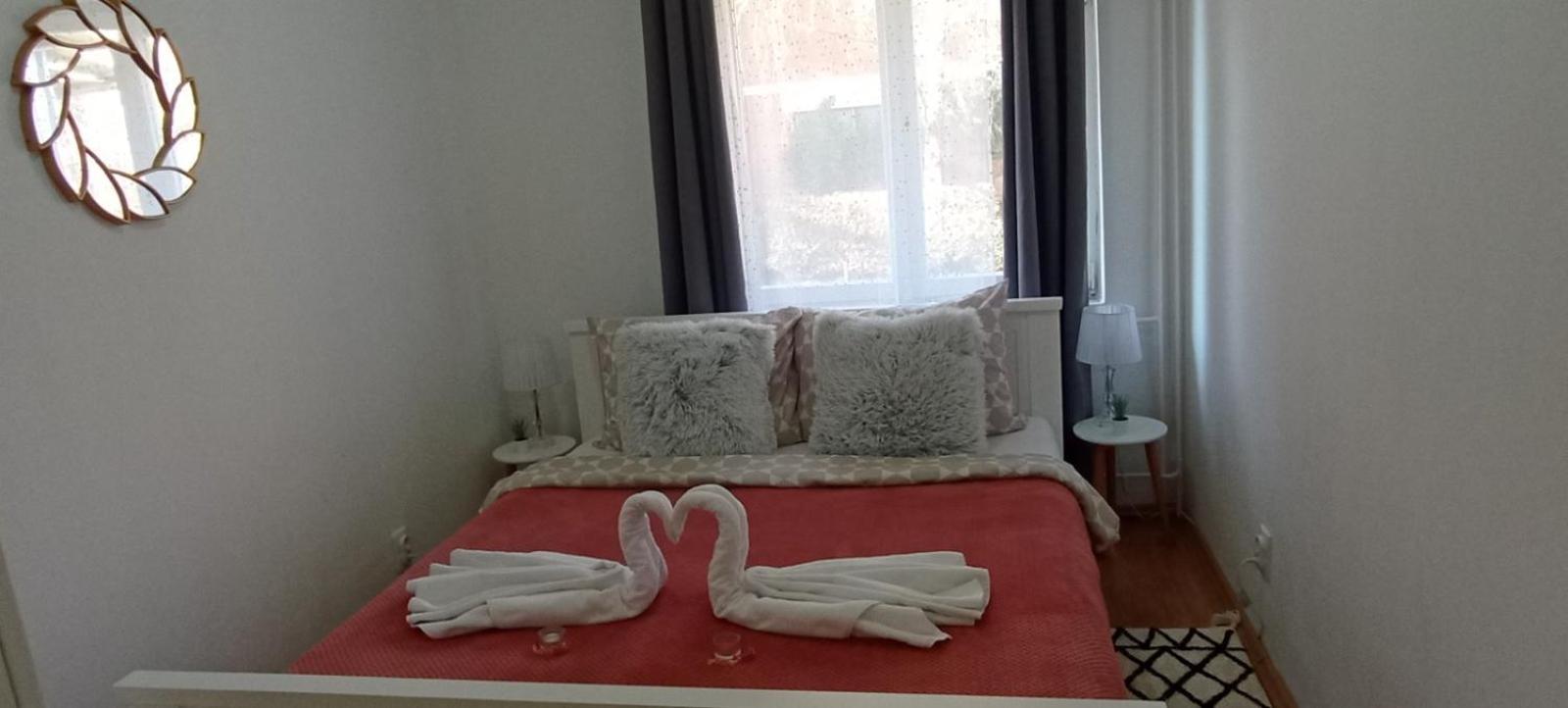 Pavle i Petra II view 2