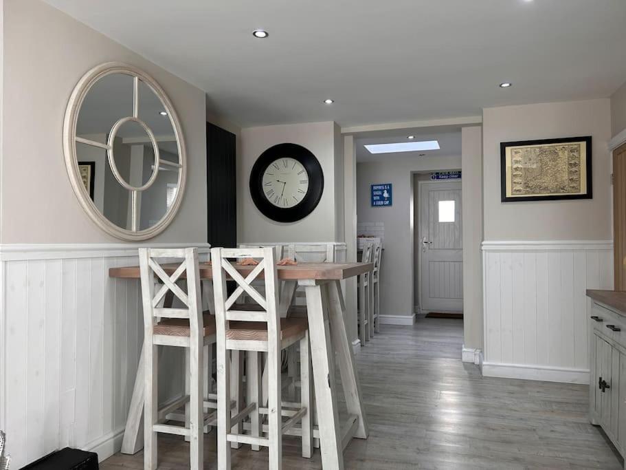 3 Bedroom Cottage in Conwy with Parking Sleeps 4 view 5