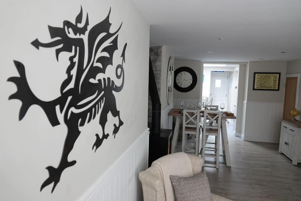 3 Bedroom Cottage in Conwy with Parking Sleeps 4 view 4