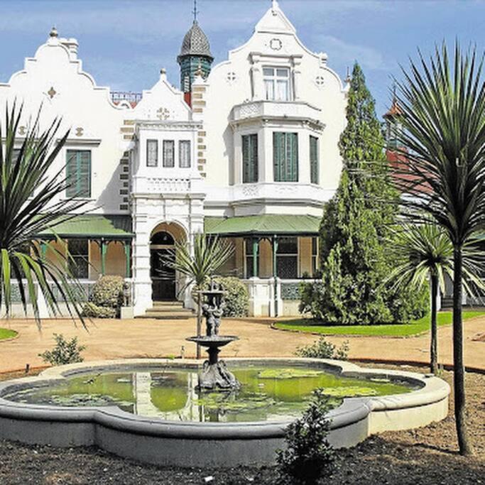 Modern style Apartment in Pretoria-Central view 2