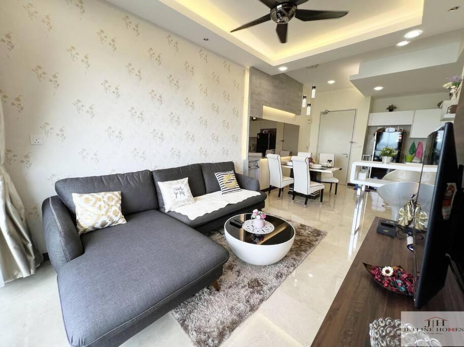 Unique Seaview Cozy Stay 2 bedroom / High Floor photo 2