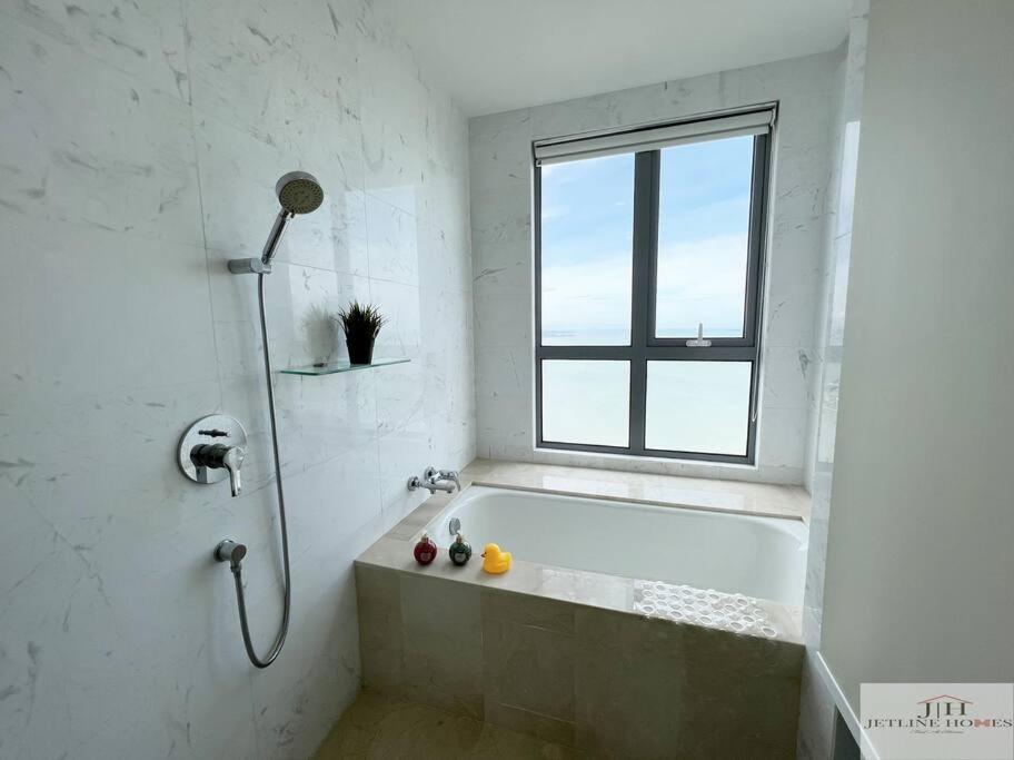 Unique Seaview Cozy Stay 2 bedroom / High Floor photo 7