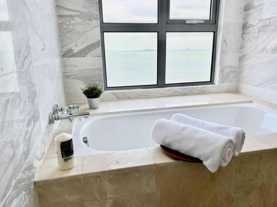 Melaka Silversc@pe New Unit Seaview-4pax/2room photo 4