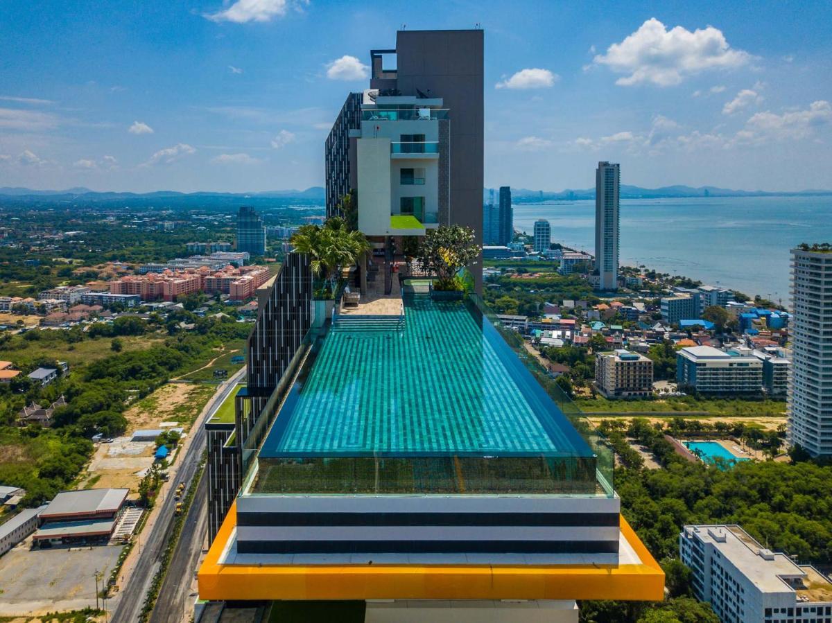 The Riviera Jomtien by Pattaya Holiday view 2