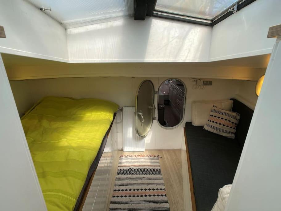 Spacious homely house boat photo 3