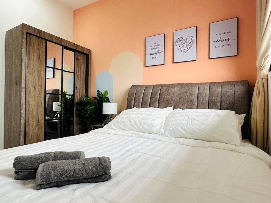 MVD15#Family Suite 8pax 3 Rooms Sunway Velocity Mall Cheras IKEA Mytown Short Walk to MRT & LRT Maluri