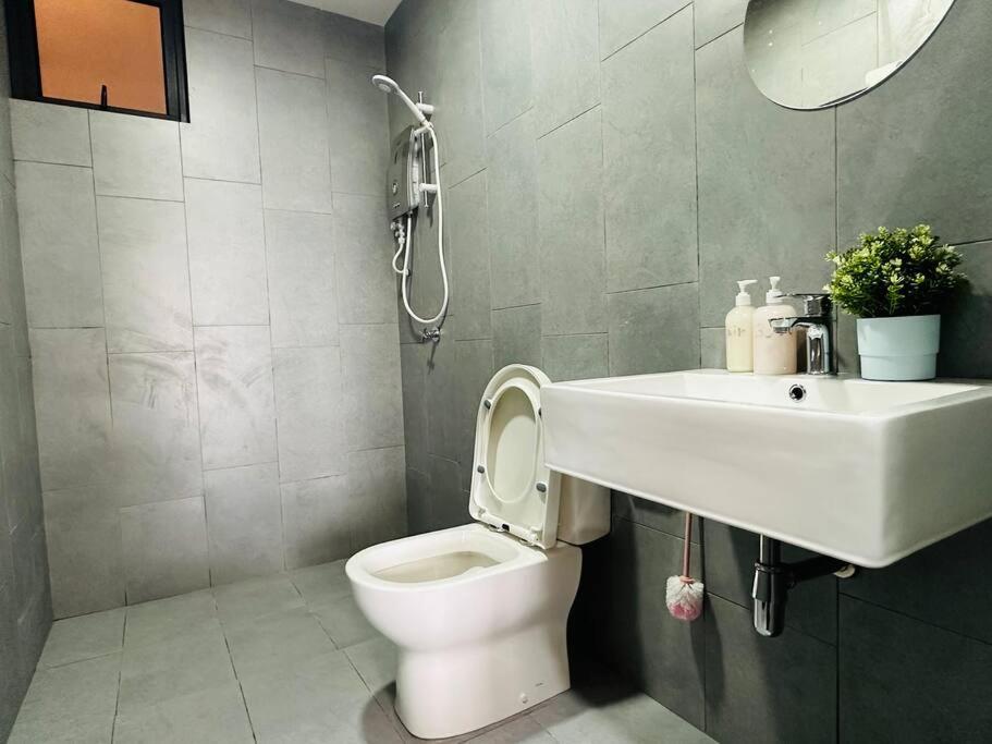 MVD15#Family Suite 8pax 3 Rooms Sunway Velocity Mall Cheras IKEA Mytown Short Walk to MRT & LRT Maluri
