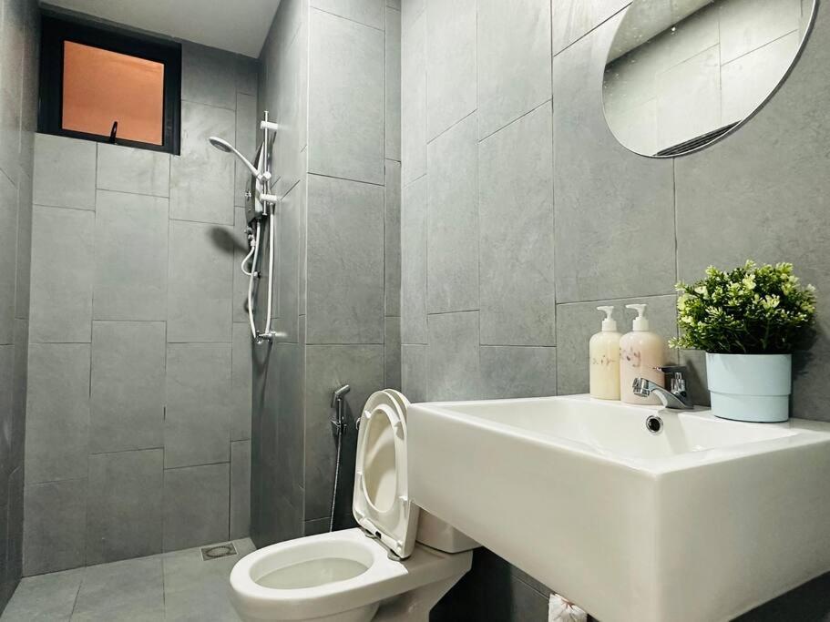 MVD15#Family Suite 8pax 3 Rooms Sunway Velocity Mall Cheras IKEA Mytown Short Walk to MRT & LRT Maluri