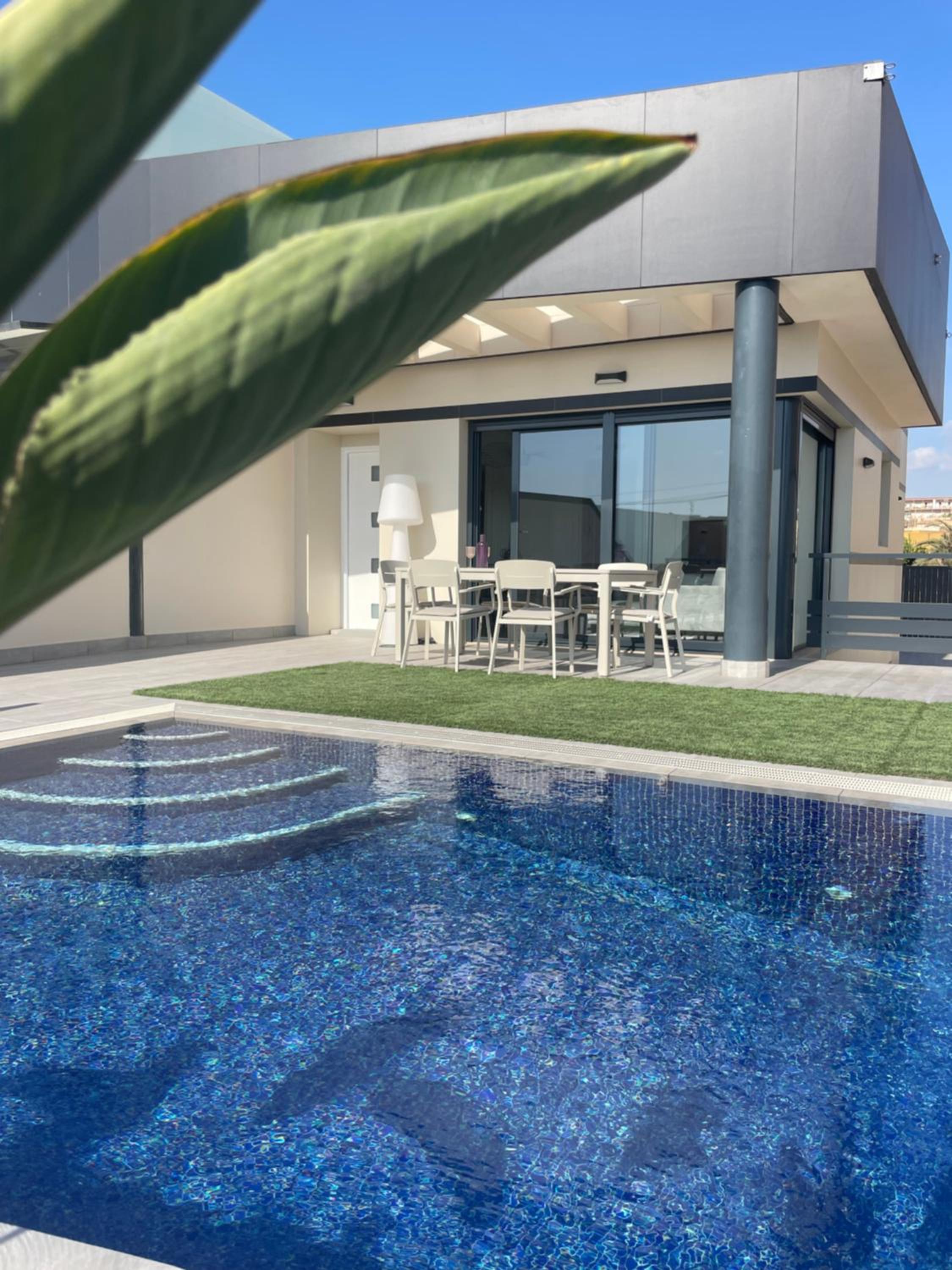 Hotel Luxury Villa with pool 1st line the sea - Image 1