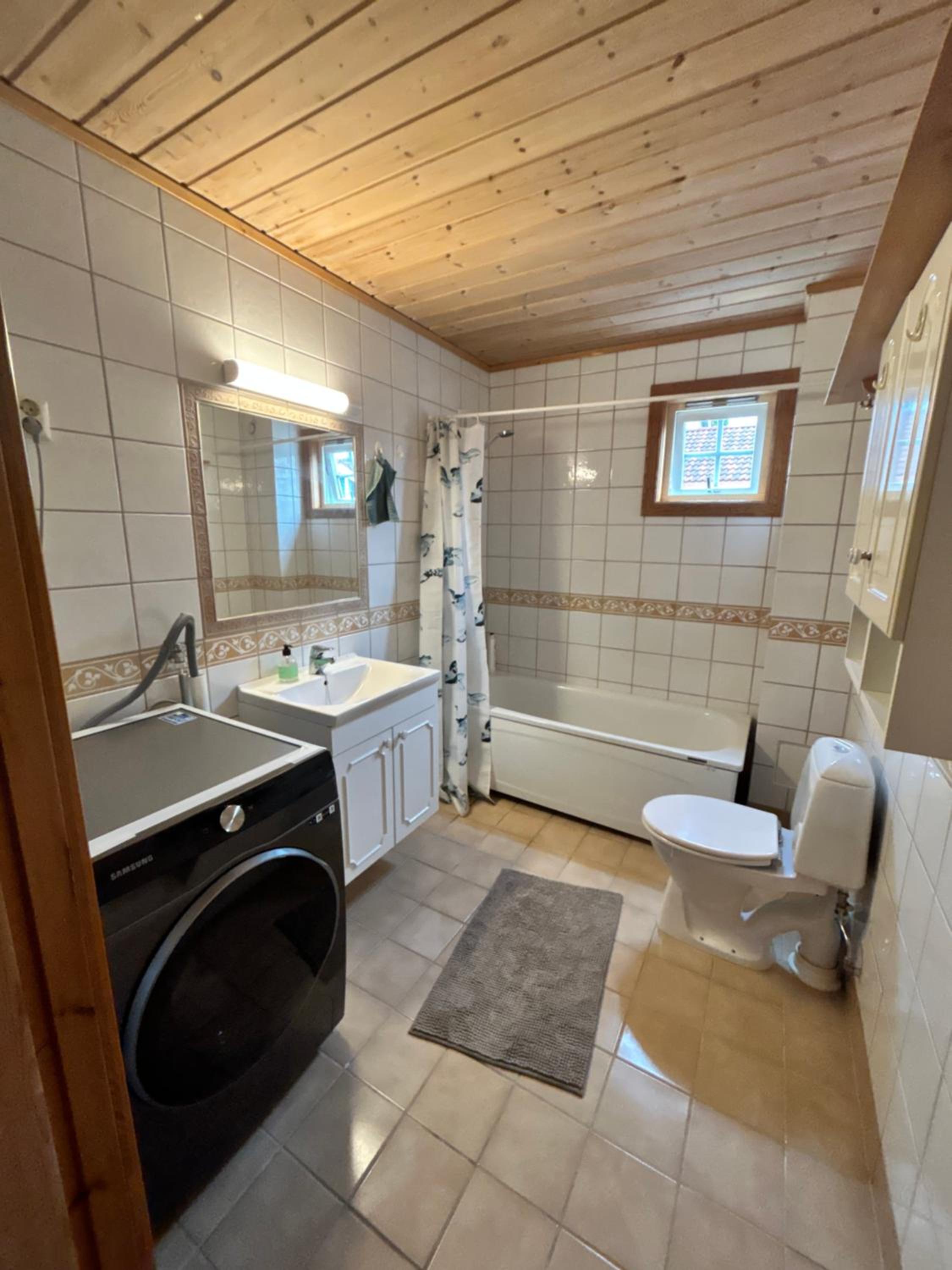 Cozy Scandinavian apartment central in Oslo - free parking and close to many amenities view 5