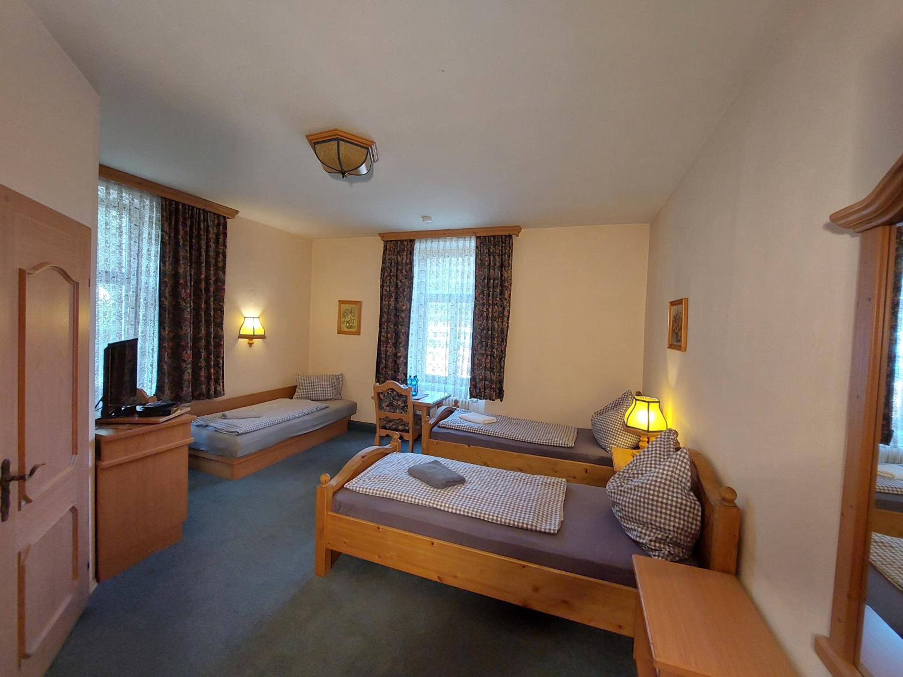 3 Raben - Leoben - Zimmer für Geschäftsreisende, Urlauber, Monteure und Handwerker, Polski Pensjonat Austria