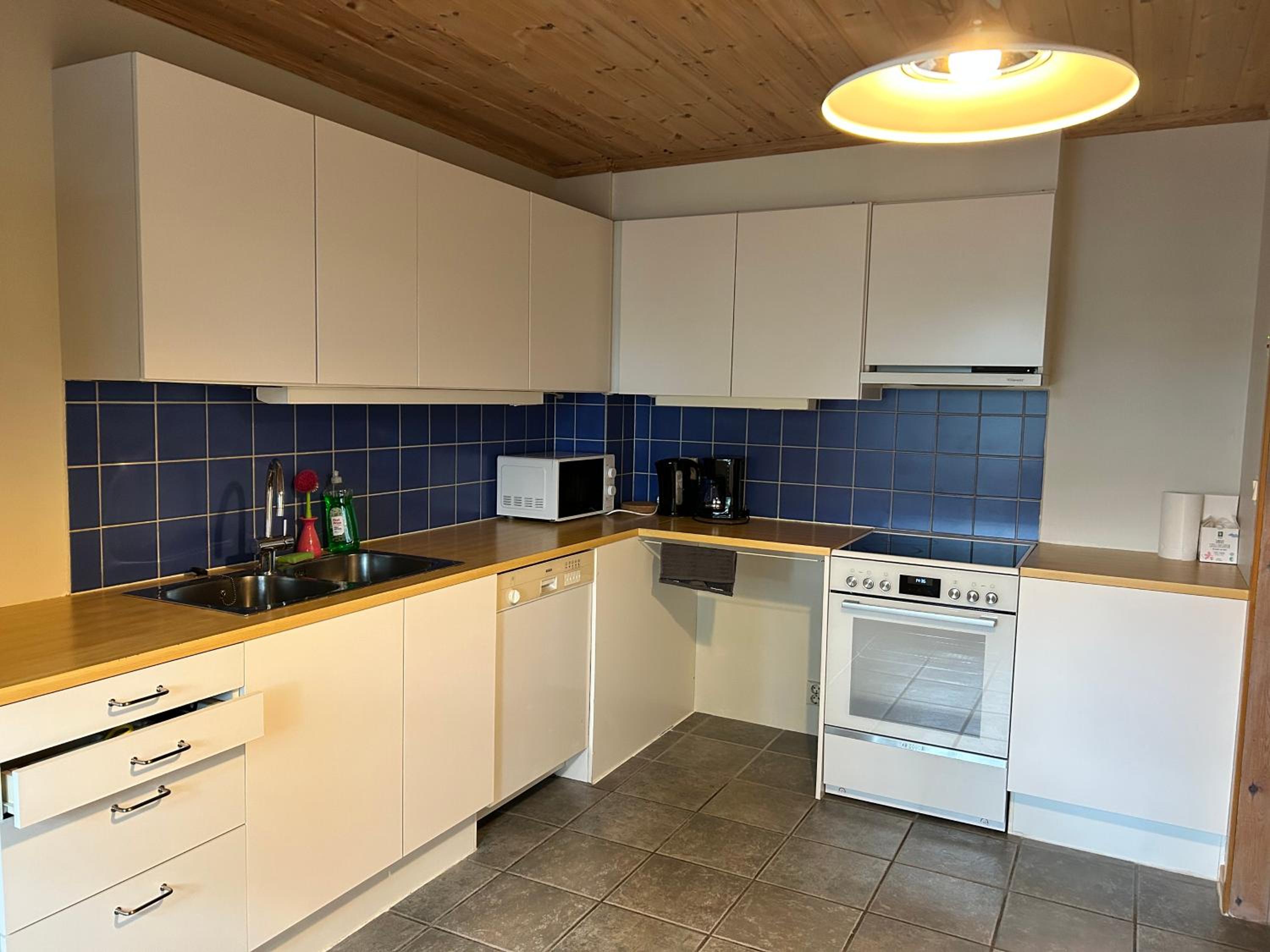 Cozy Scandinavian apartment central in Oslo - free parking and close to many amenities view 4