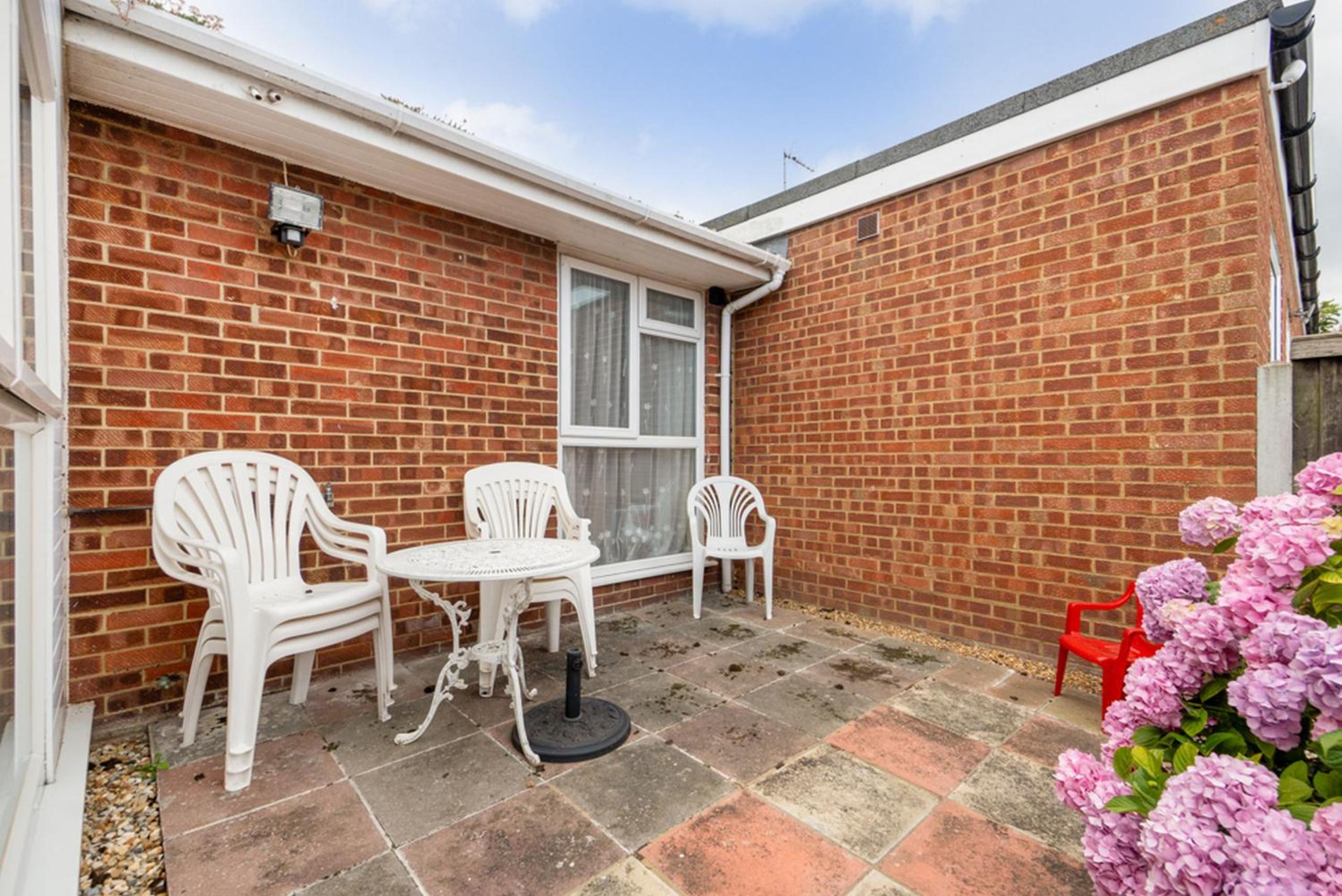 Amazing Beachside 2BD Family Home with Garden