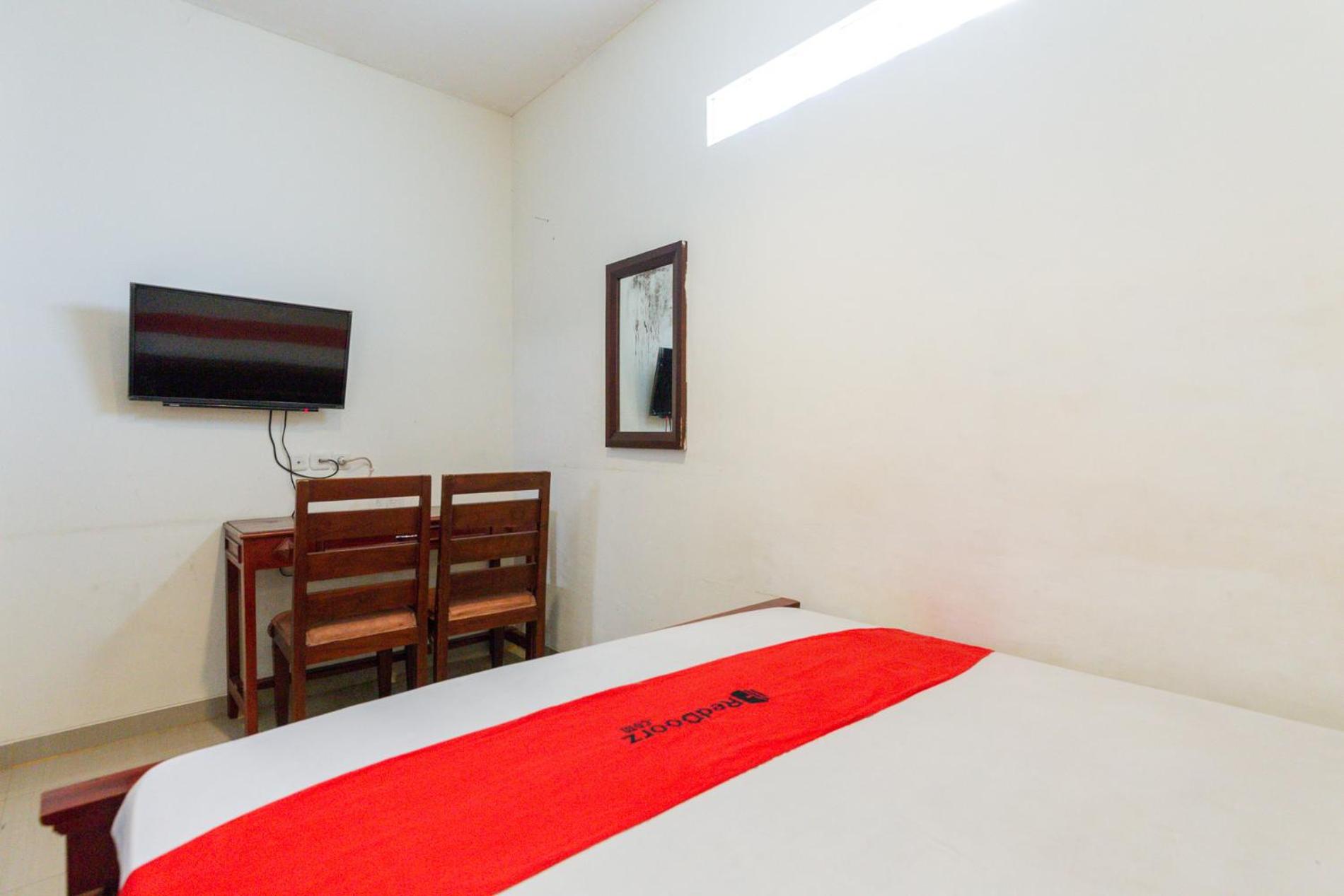RedDoorz @ Raya Ngagel 2