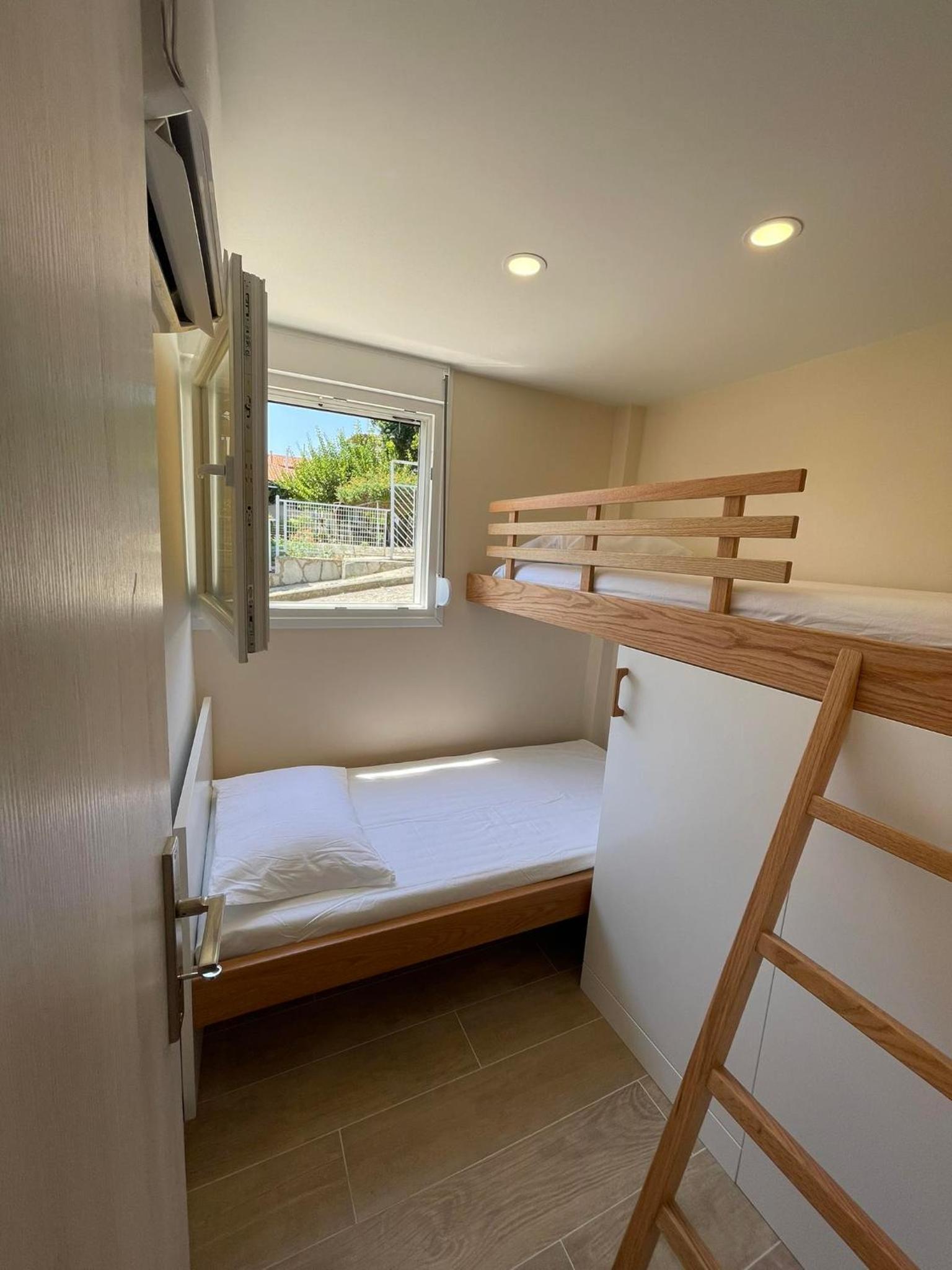 Andrea's luxury apartments in Nea Fokaia photo 3