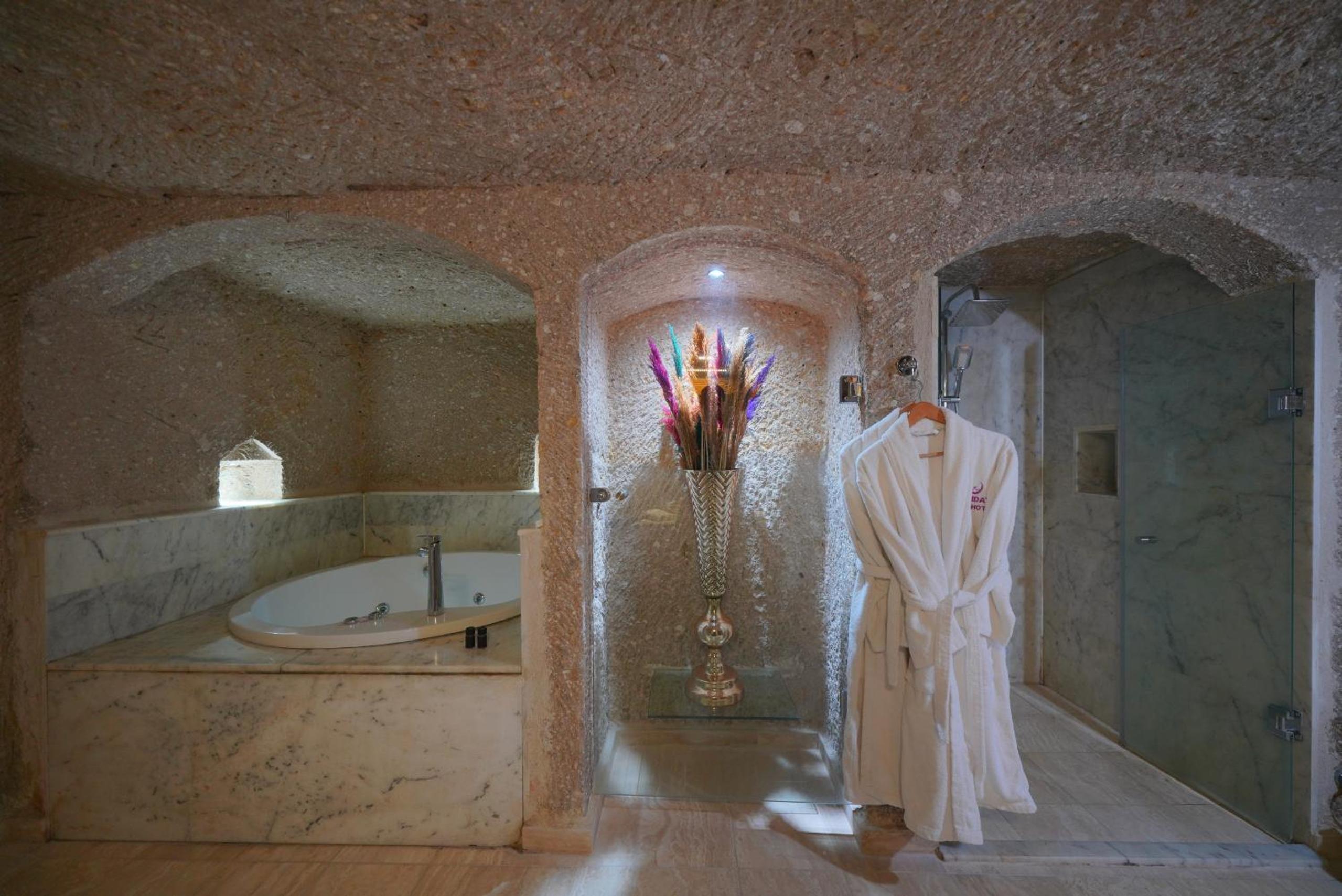 Holiday Cave Hotel - Image 272