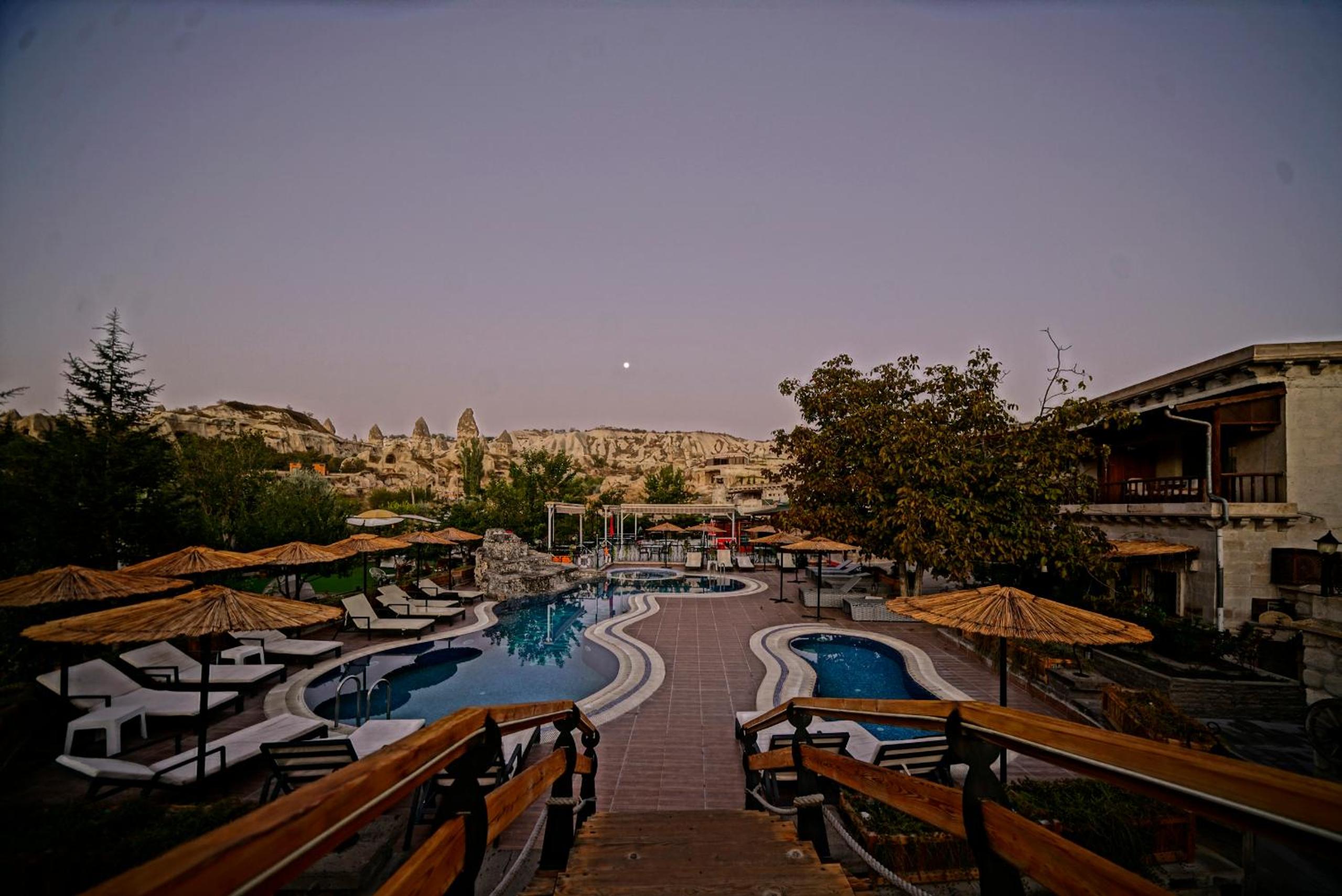 Holiday Cave Hotel - Image 148