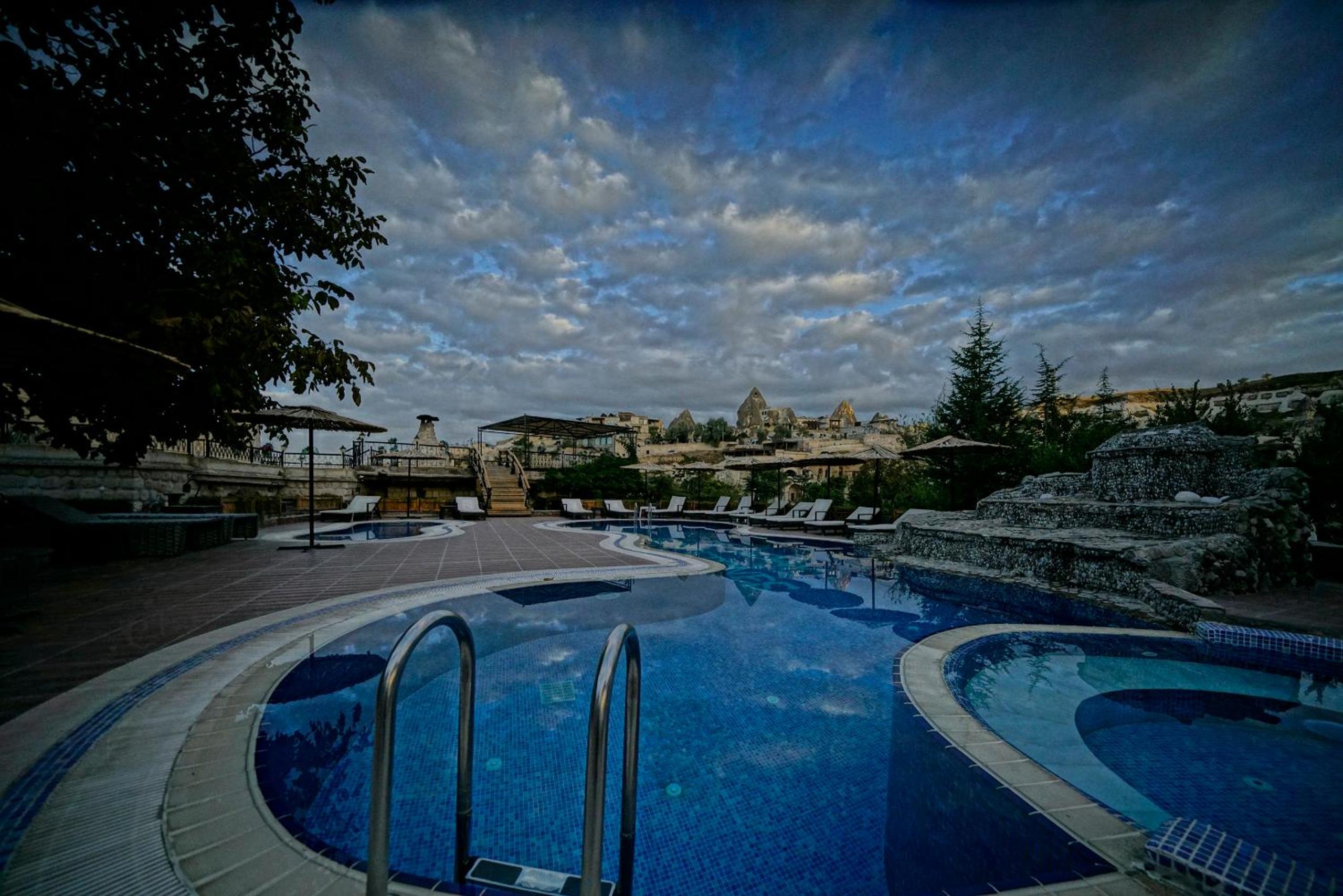 Holiday Cave Hotel - Image 149