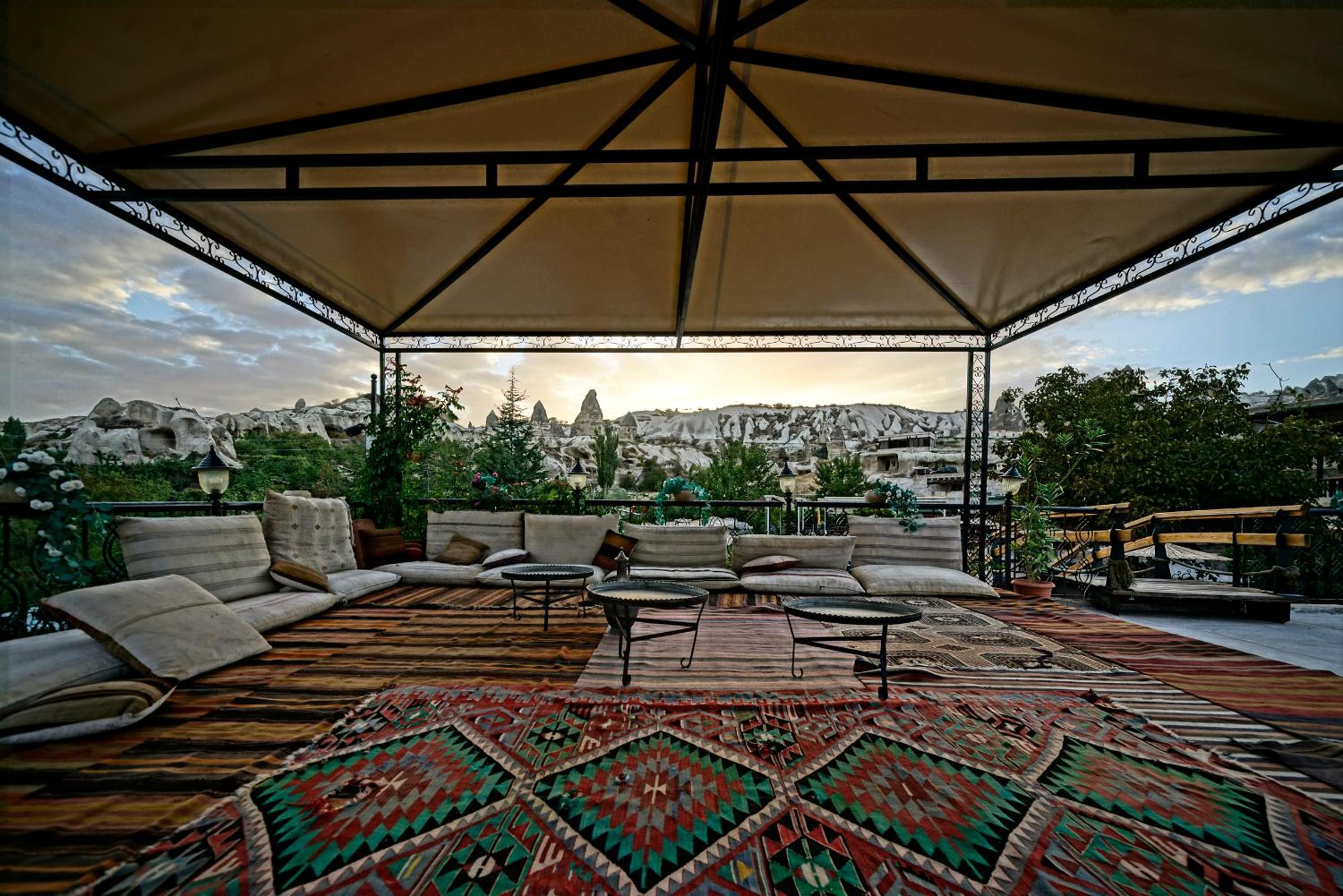 Holiday Cave Hotel - Image 226