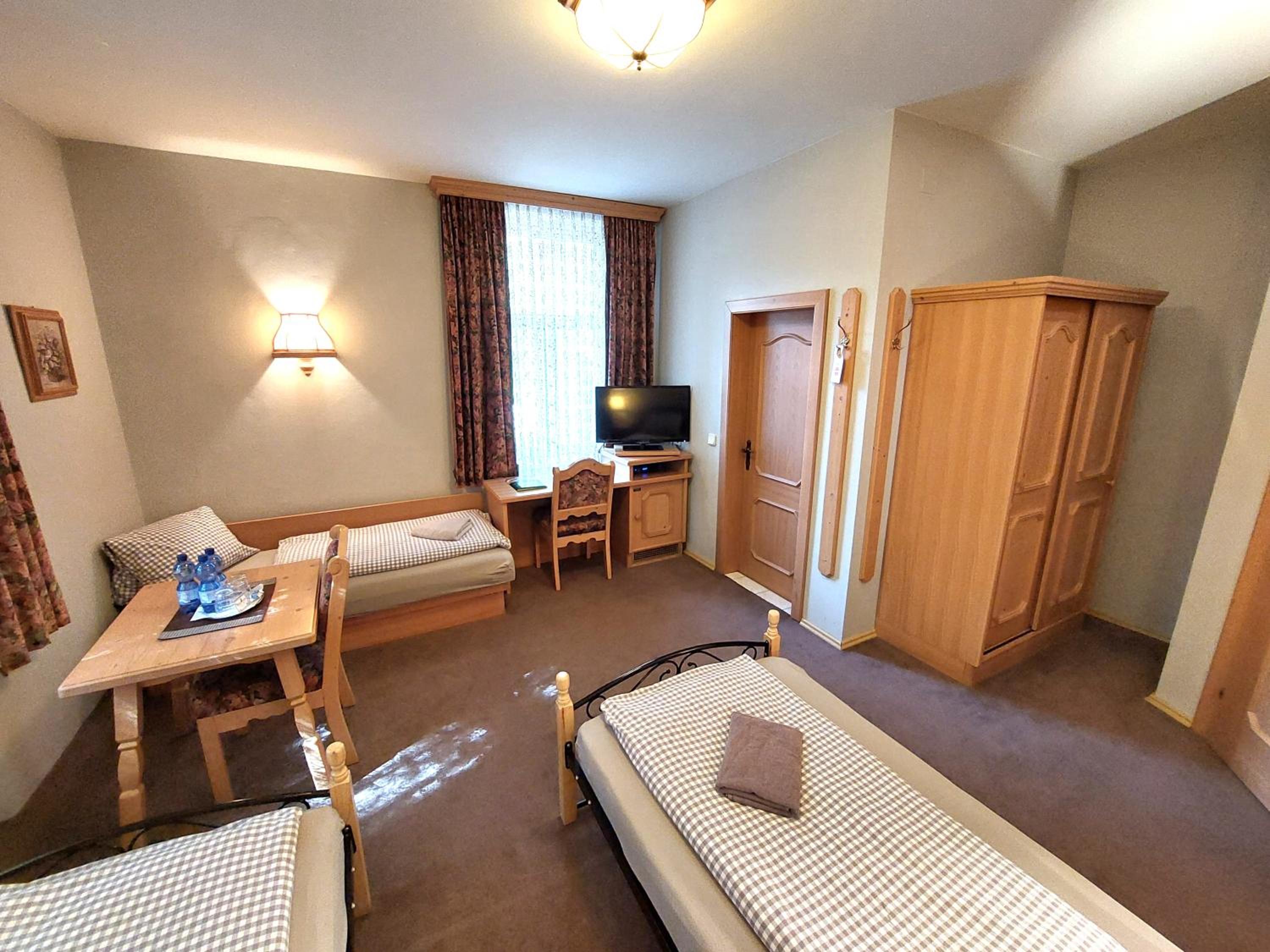 3 Raben - Leoben - Zimmer für Geschäftsreisende, Urlauber, Monteure und Handwerker, Polski Pensjonat Austria