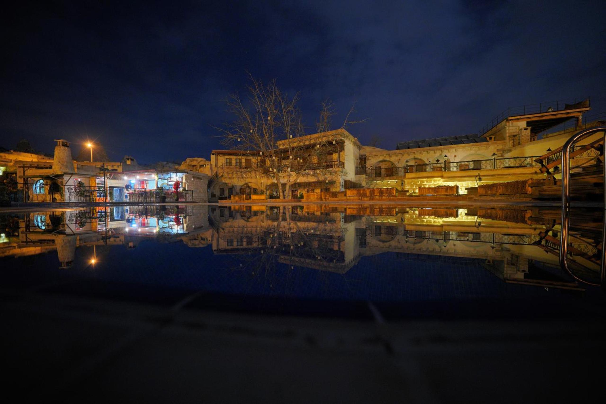Holiday Cave Hotel - Image 151