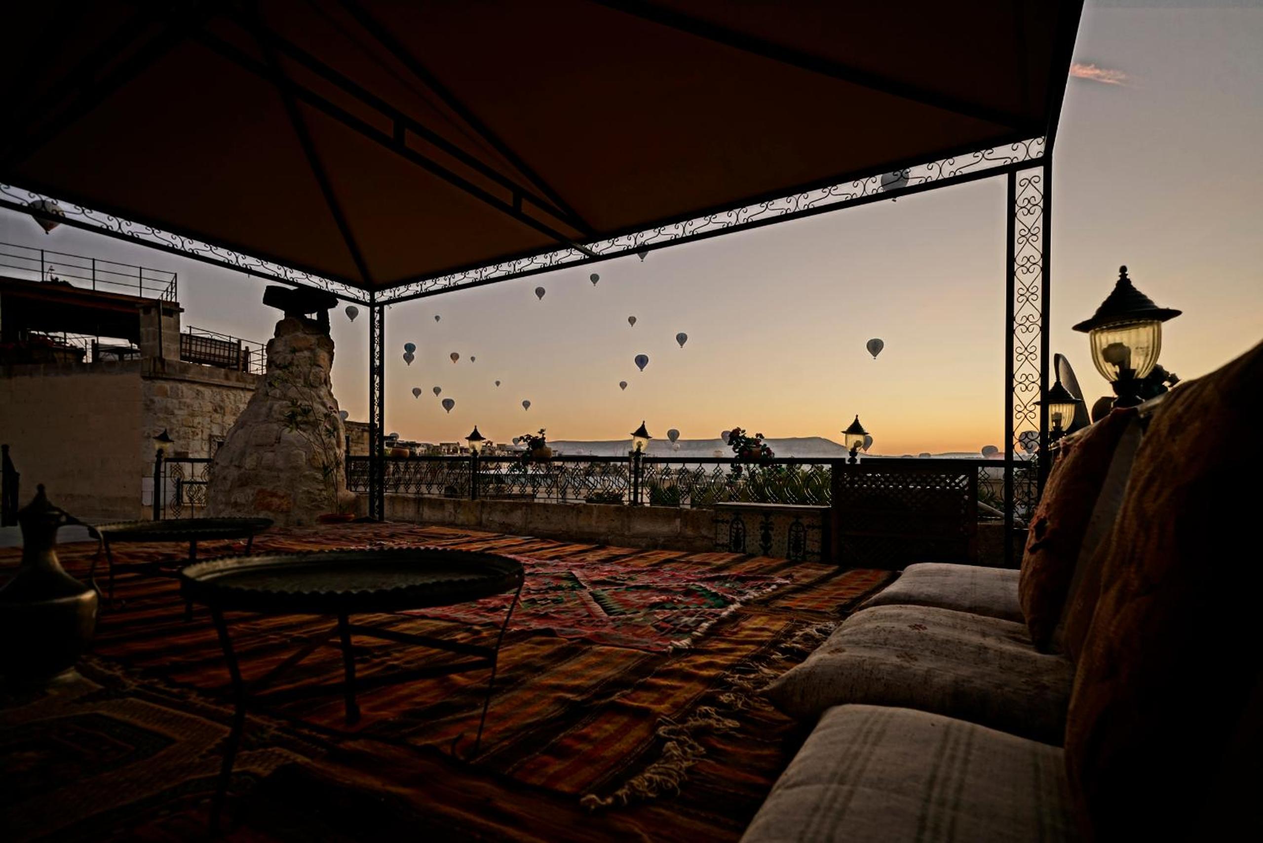 Holiday Cave Hotel - Image 211