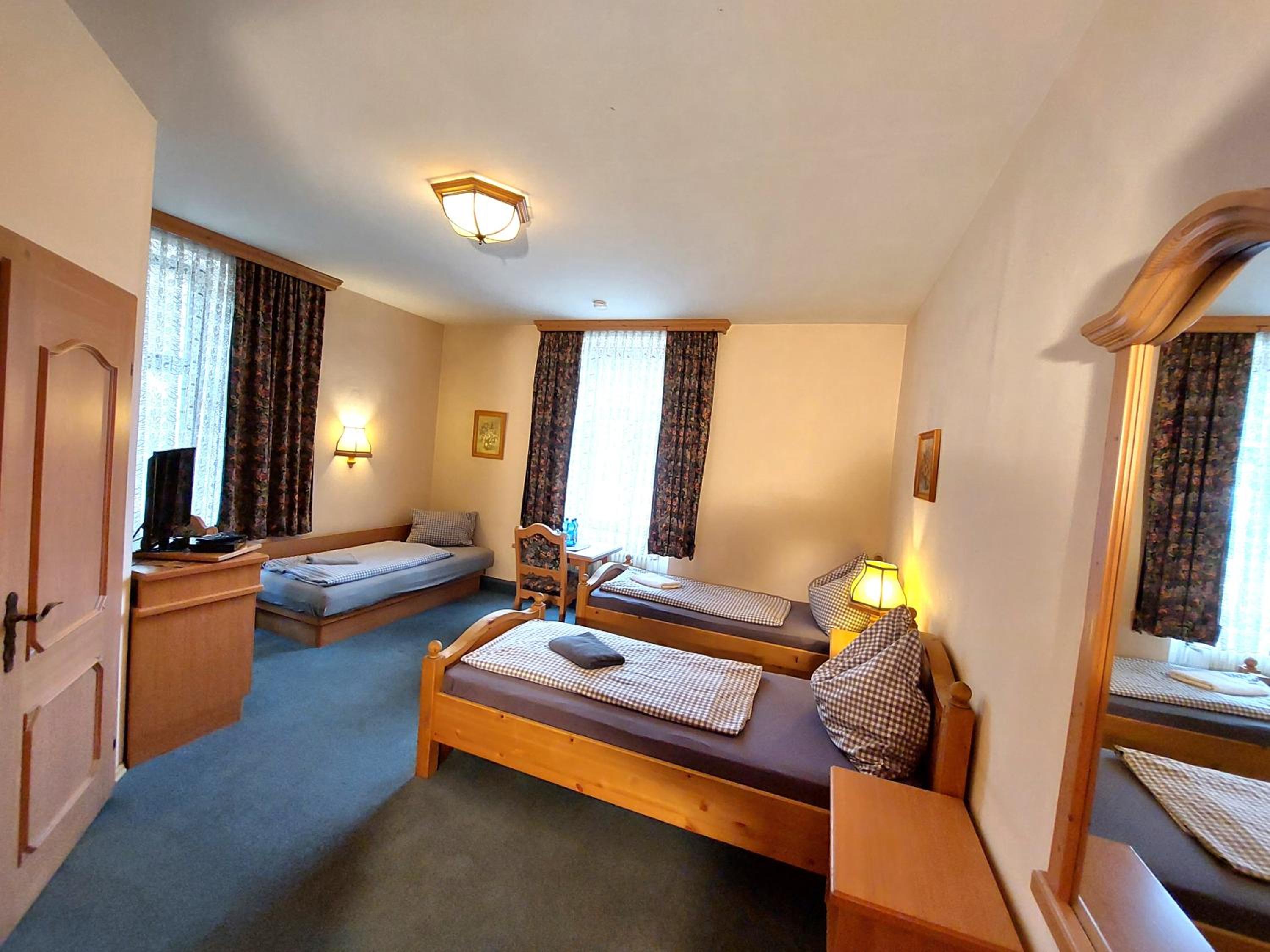 3 Raben - Leoben - Zimmer für Geschäftsreisende, Urlauber, Monteure und Handwerker, Polski Pensjonat Austria