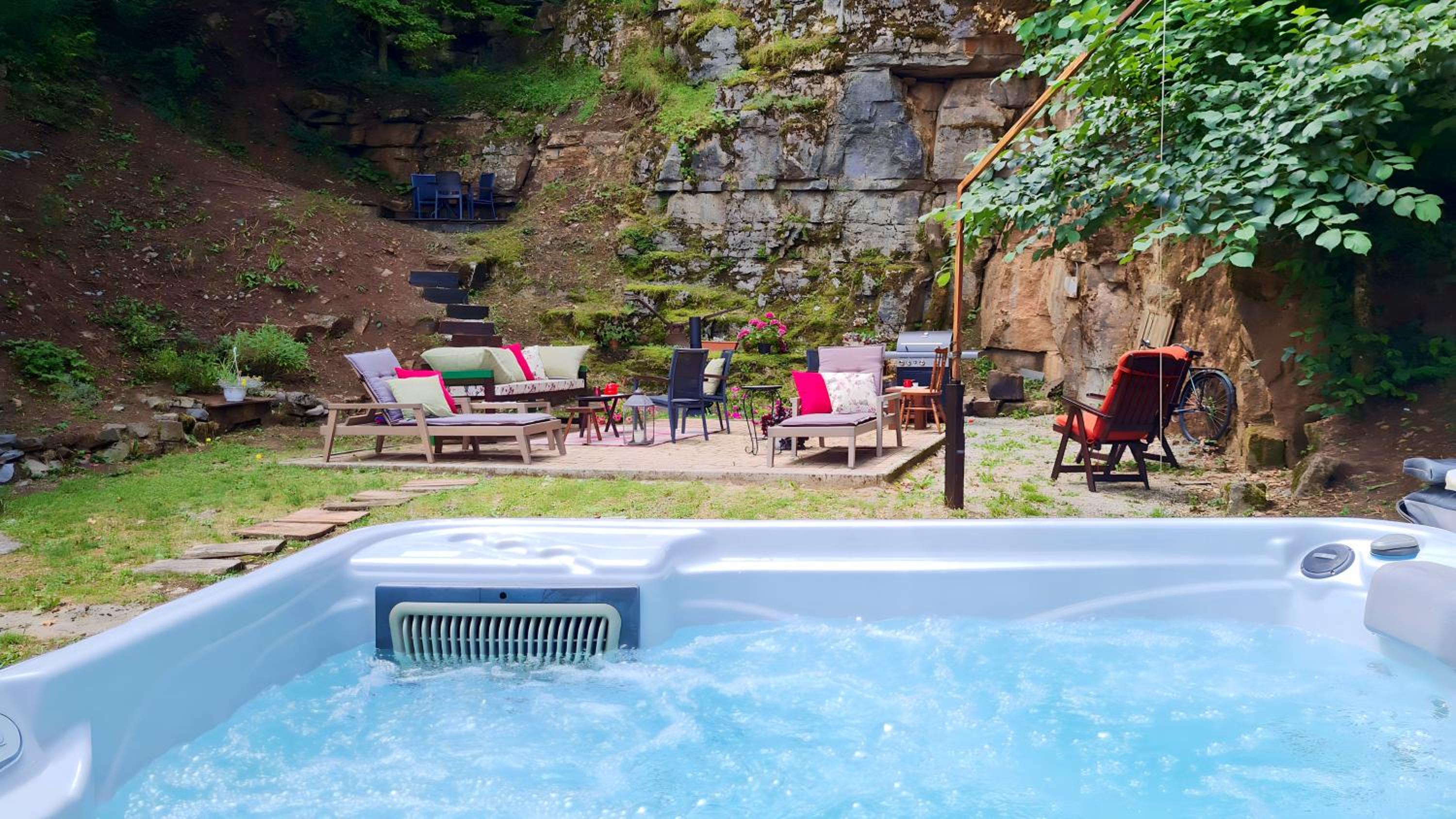 Cosy Chalet in Gospić with Jacuzzi and Mountain View