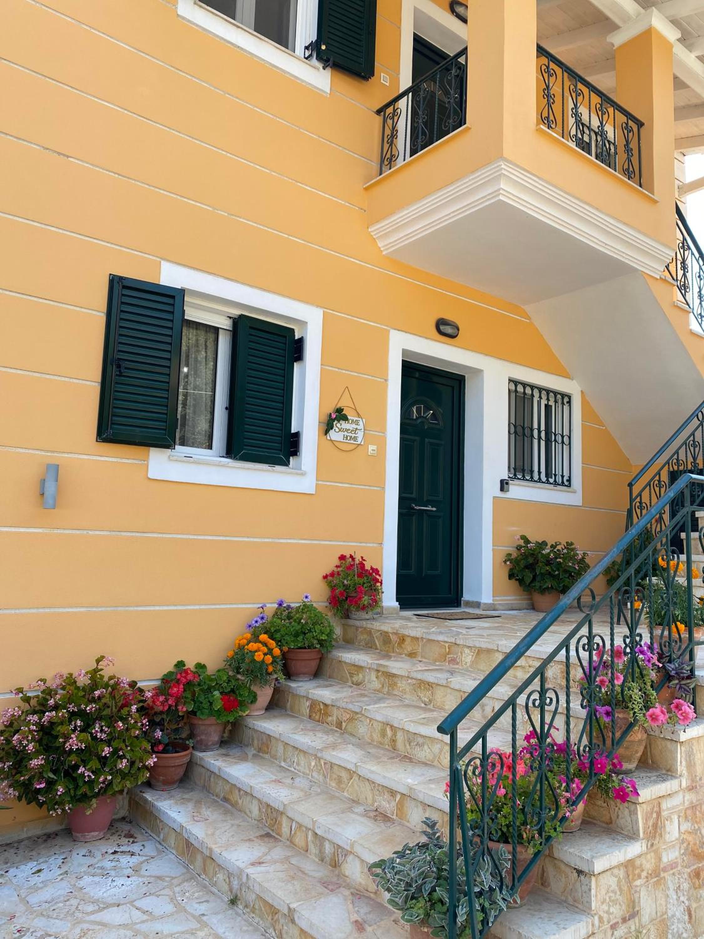 Armonia Apartments