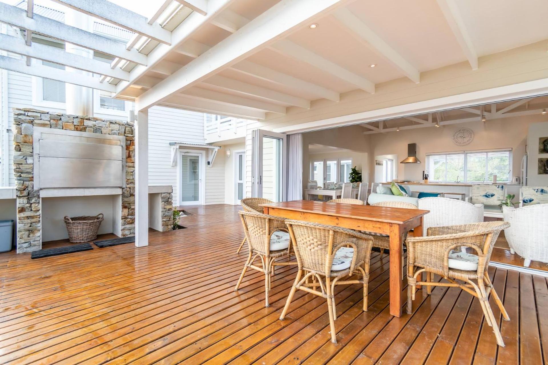 Peaceful Parkland Home on Thesen Islands view 3
