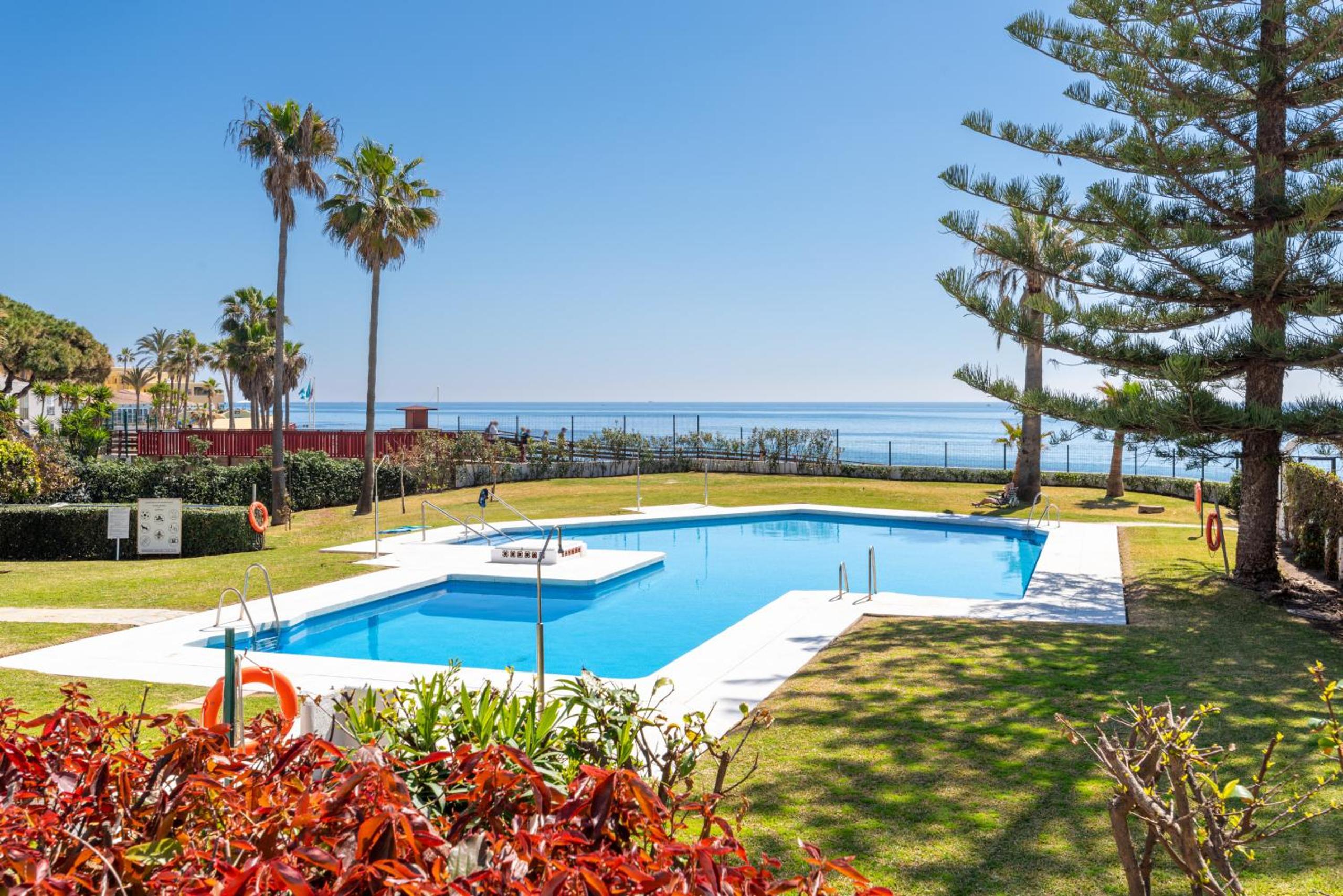 Calahonda Beach I Apartment with Sea View