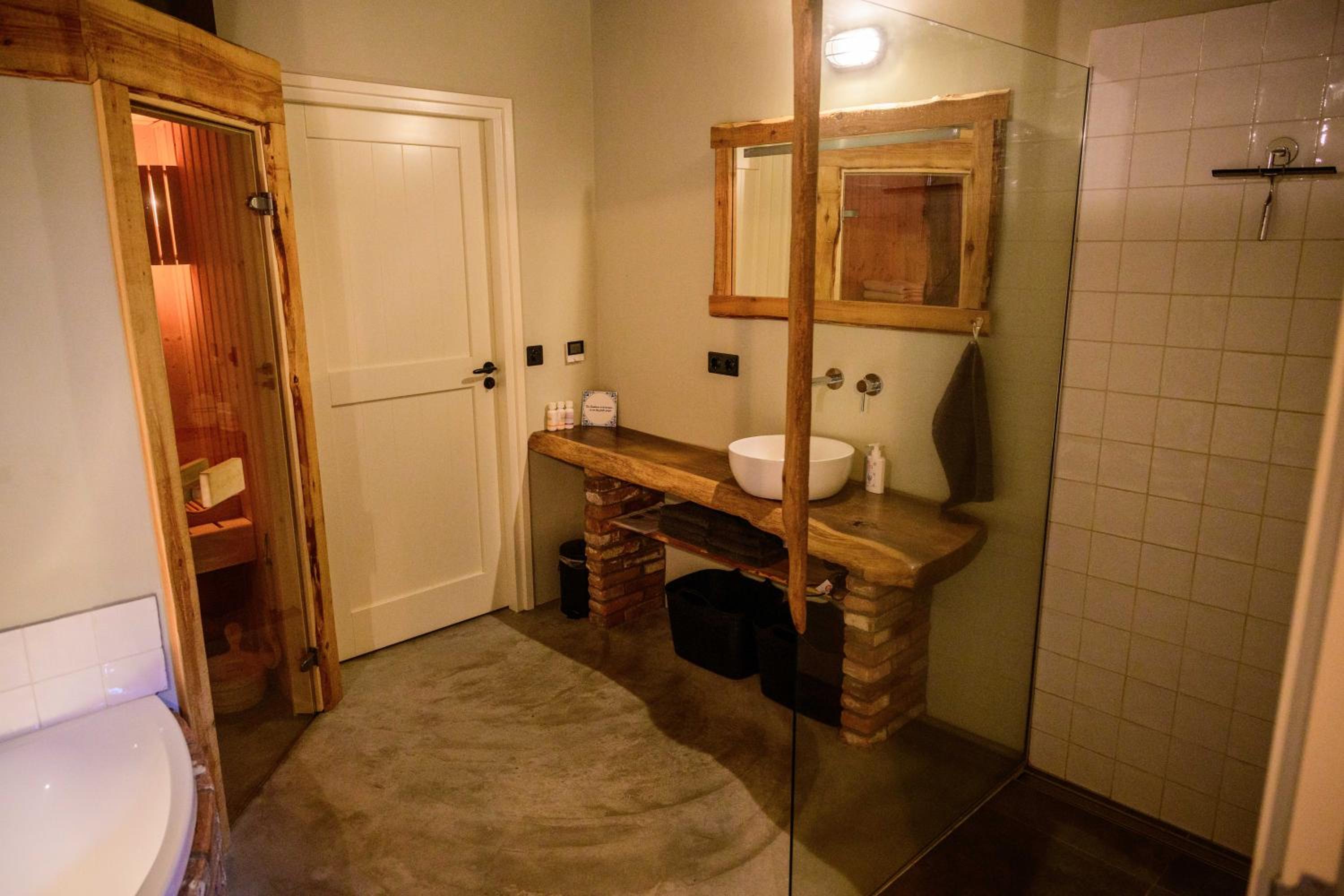 Photo 11