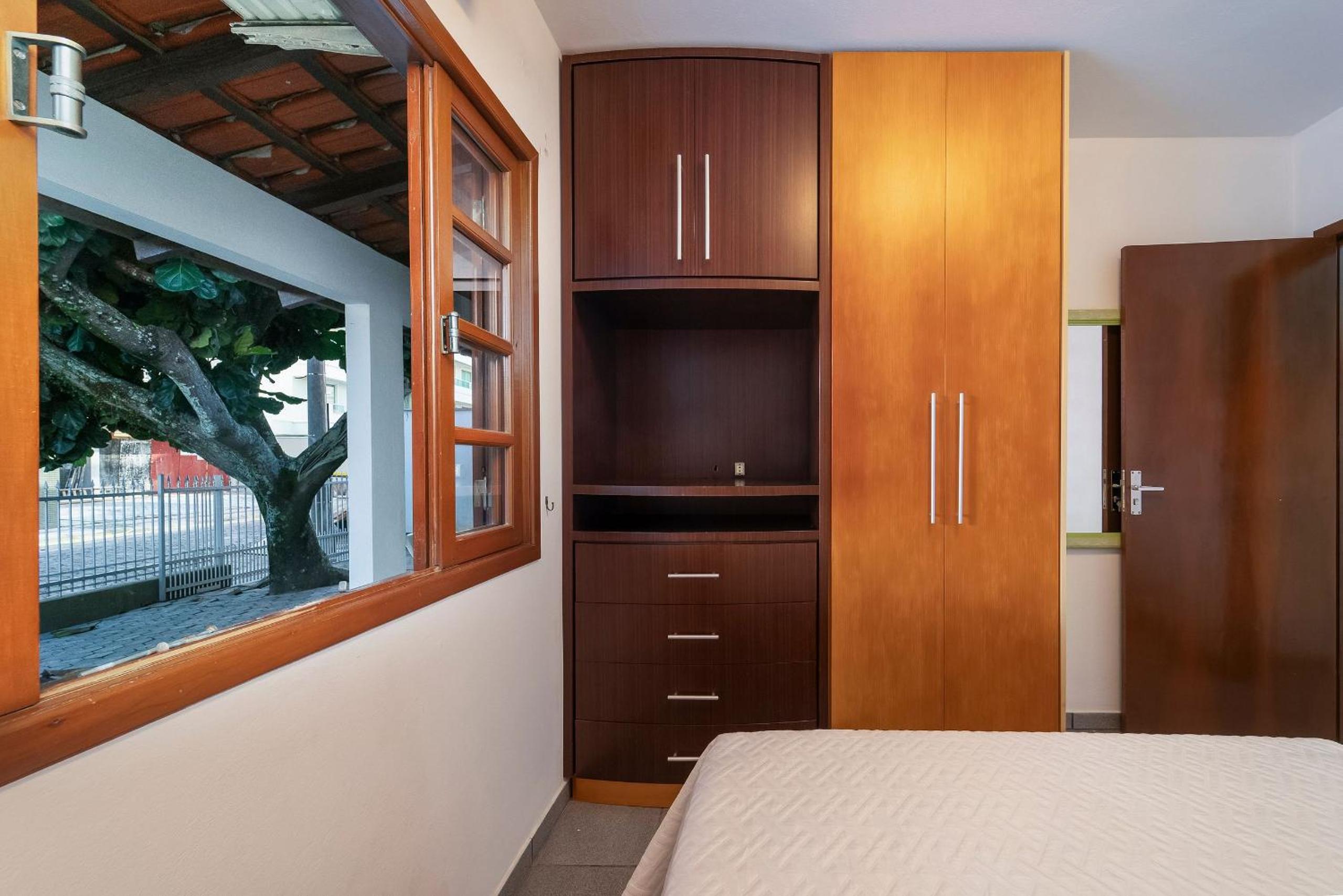 3 Bedroom House for Rent for 8 People Bombas/SC
