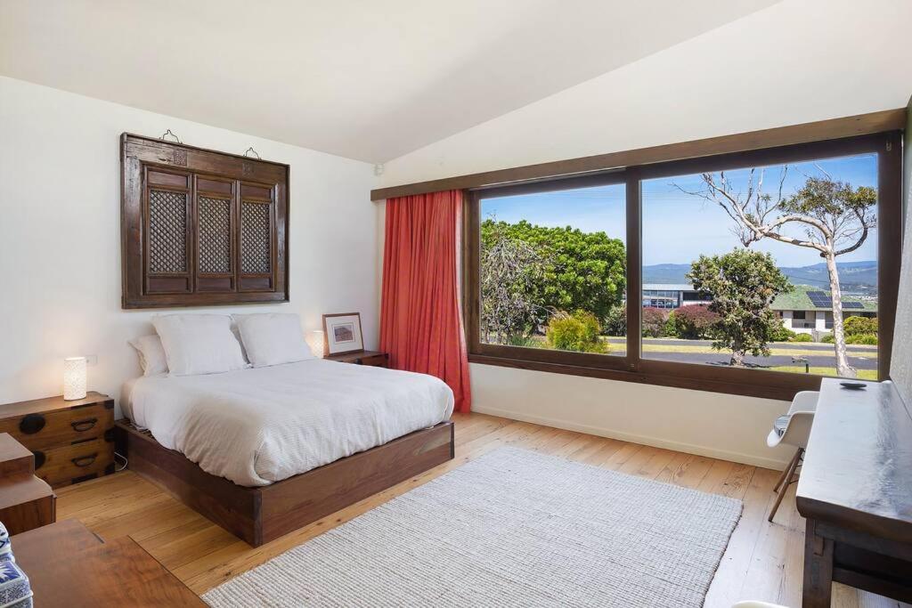 24 Hill Street- Unique 2 bedroom pet friendly home
