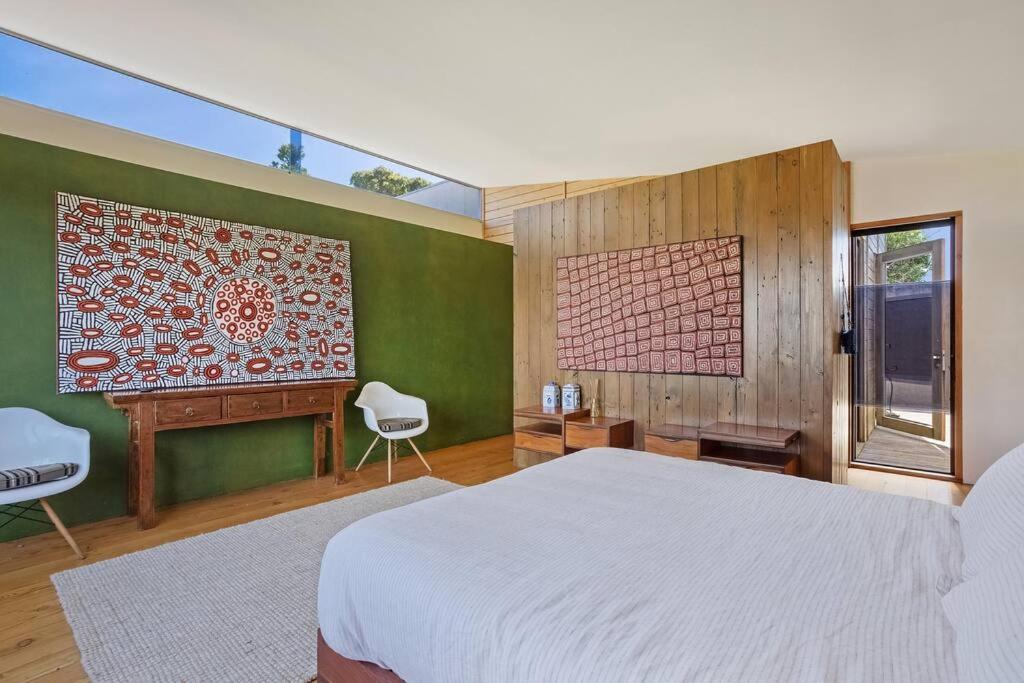 24 Hill Street- Unique 2 bedroom pet friendly home