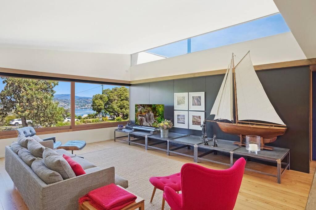 24 Hill Street- Unique 2 bedroom pet friendly home