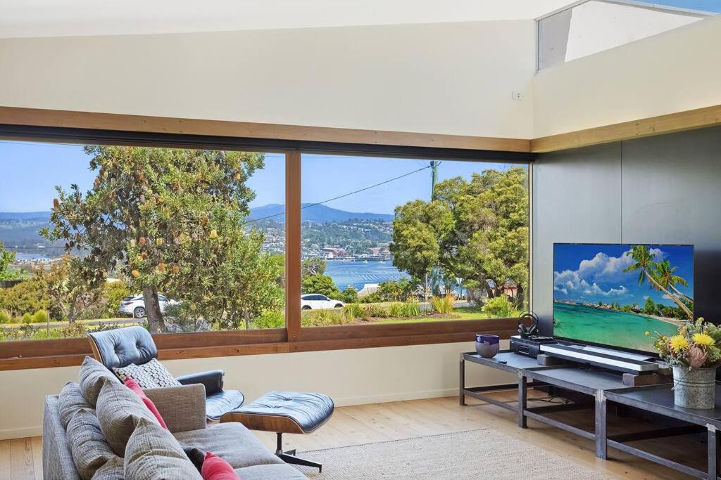 24 Hill Street- Unique 2 bedroom pet friendly home