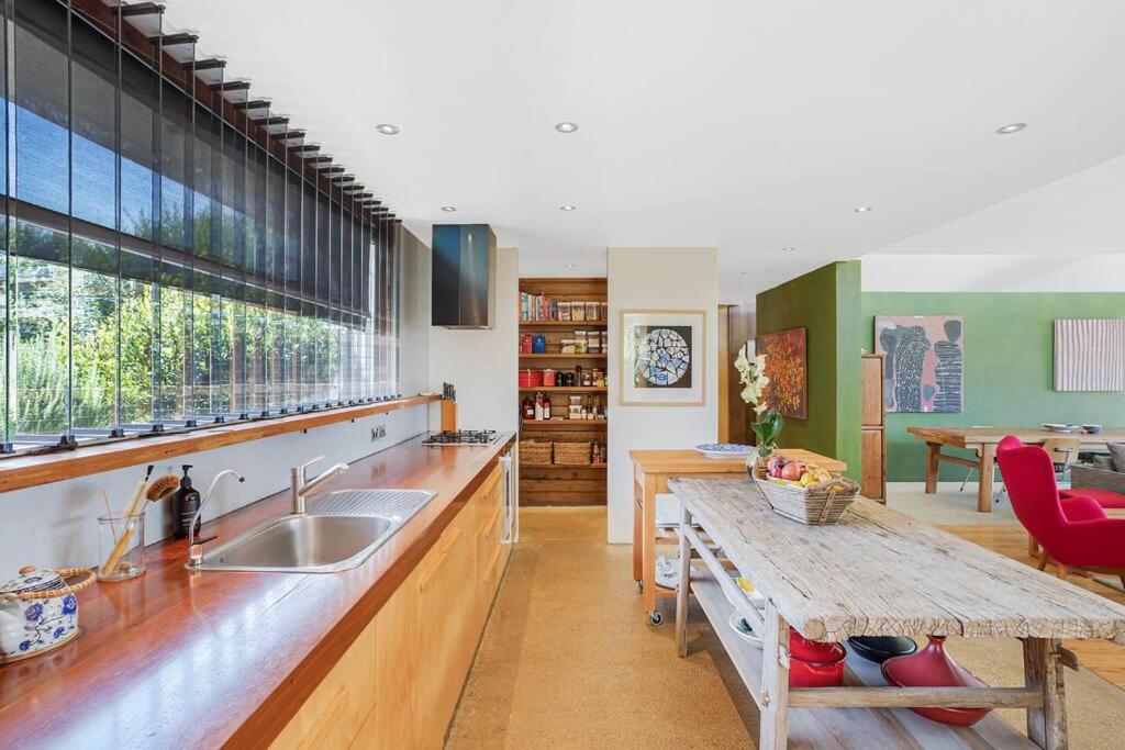 24 Hill Street- Unique 2 bedroom pet friendly home