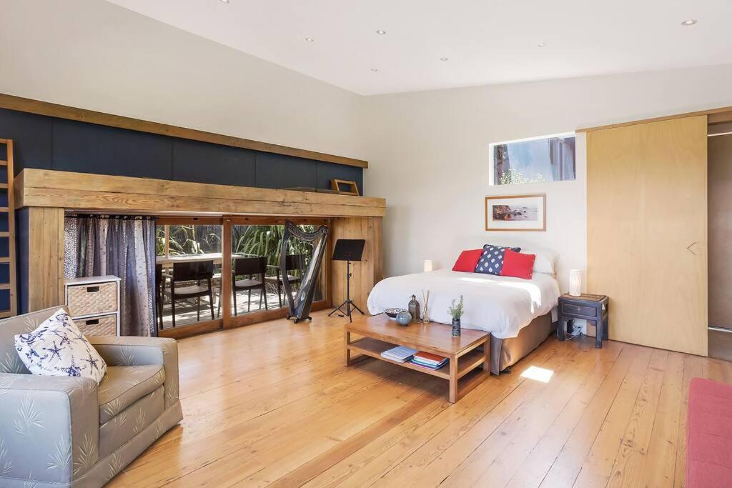 24 Hill Street- Unique 2 bedroom pet friendly home
