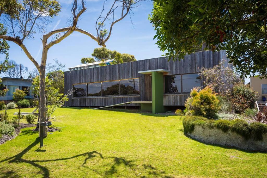 24 Hill Street- Unique 2 bedroom pet friendly home