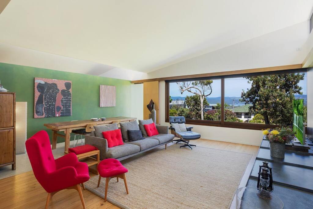 24 Hill Street- Unique 2 bedroom pet friendly home