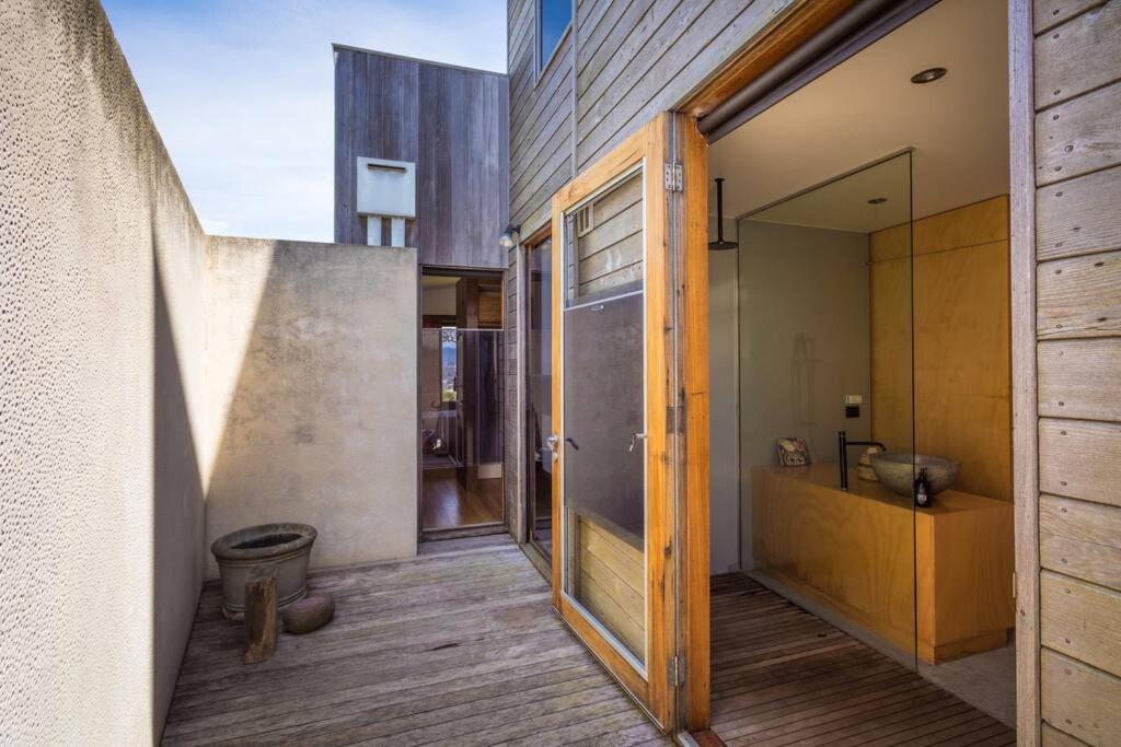 24 Hill Street- Unique 2 bedroom pet friendly home